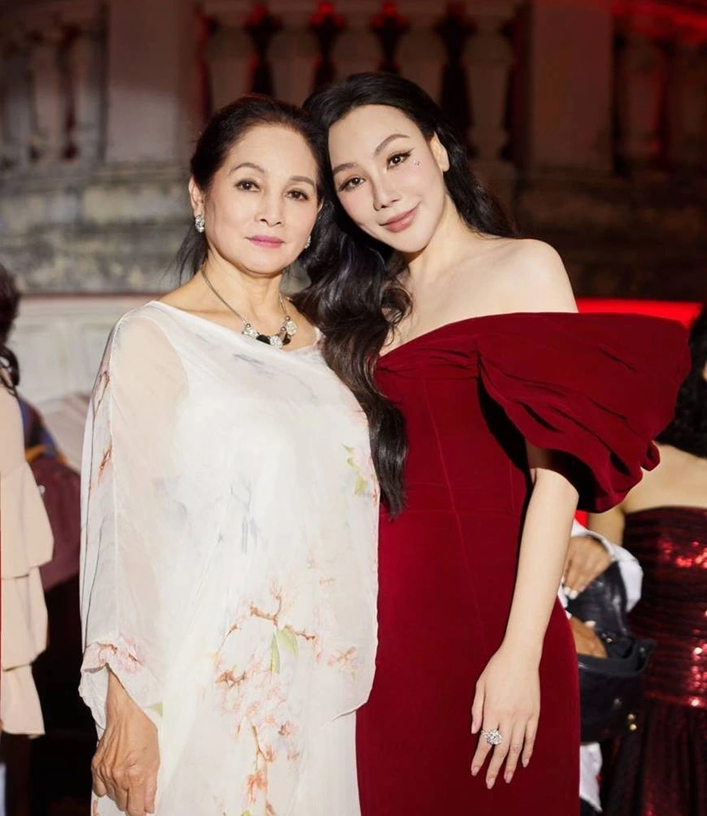 Đại tá, NSND Hà Thuỷ từng từ chối quà tặng như ô tô, túi hàng hiệu - 1