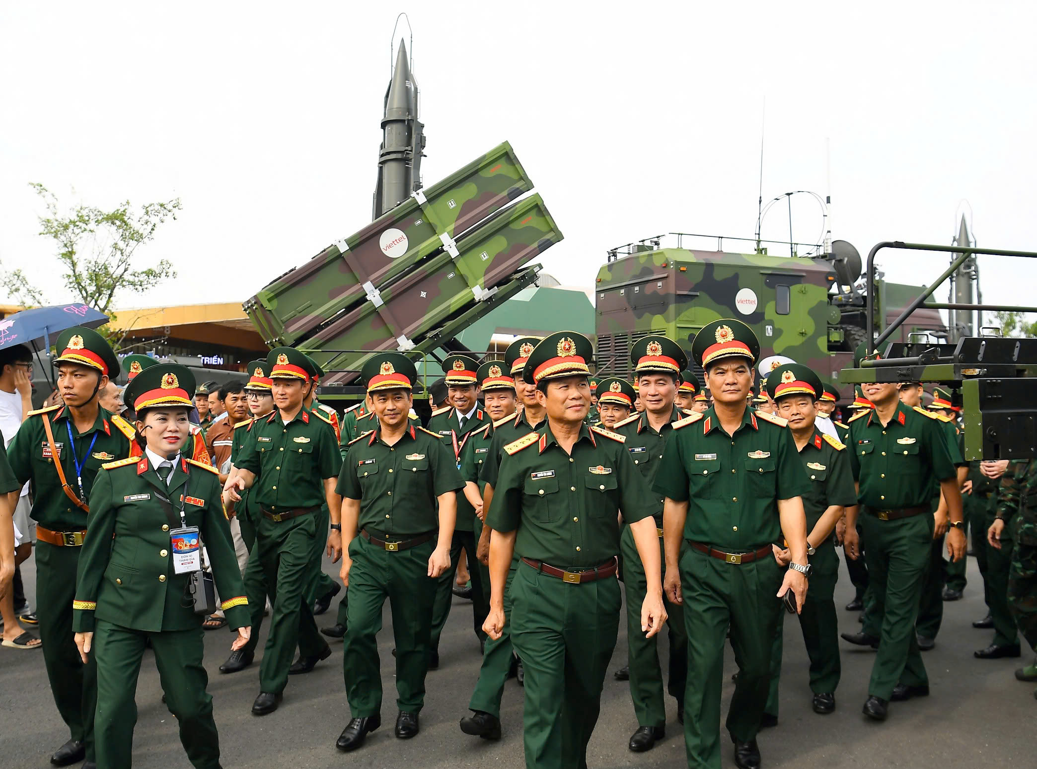 Đại tướng Nguyễn Tân Cương tiết lộ hệ thống vũ khí 'khủng' giúp quân đội hiện đại- Ảnh 1.