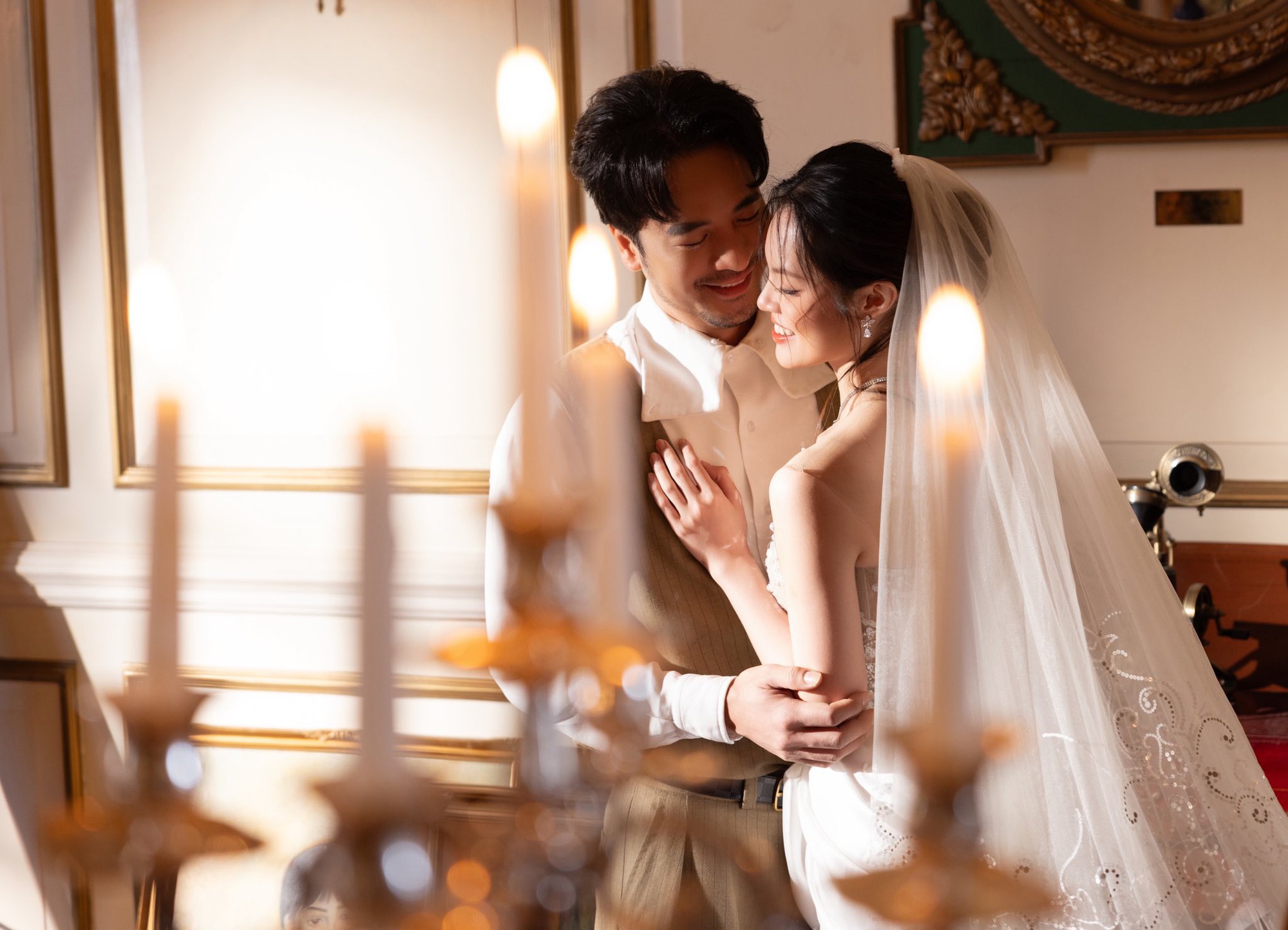 Đám cưới nam diễn viên Vbiz và vợ bác sĩ kém 16 tuổi: Cô dâu chú rể sánh đôi, dàn sao nổi tiếng tham dự- Ảnh 9.