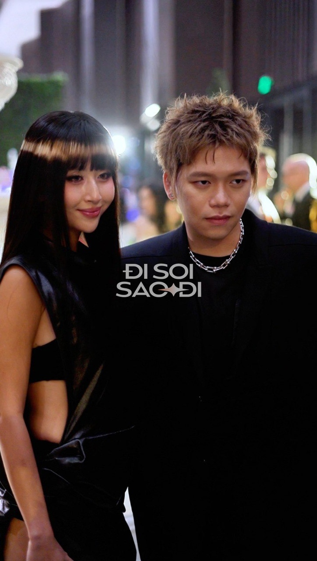 Đám cưới nhà tỷ phú khiến dân tình mãn nhãn: Người mặc sến lại rất sang, người đơn giản thì lại quá tinh tế- Ảnh 11. Đám cưới nhà tỷ phú khiến dân tình mãn nhãn: Người mặc sến lại rất sang, người đơn giản thì lại quá tinh tế- Ảnh 11.