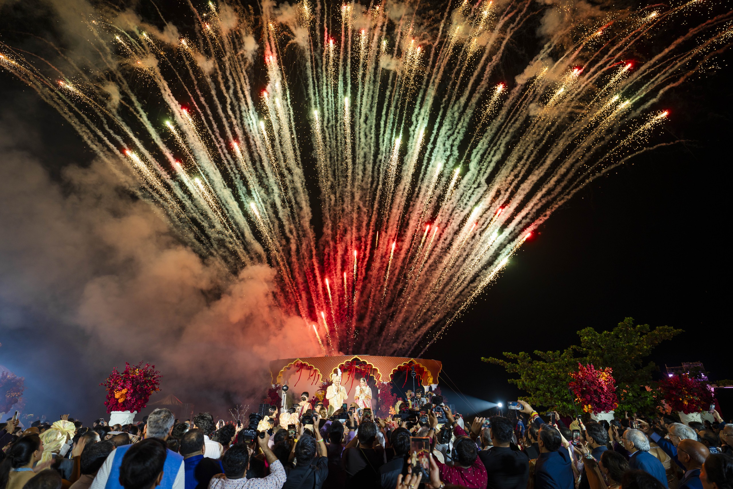 Đám cưới xa hoa, hoành tráng của tỉ phú Ấn Độ được tổ chức trong 7 ngày ở Phú Quốc 1 Phú Quốc - Ảnh 1.