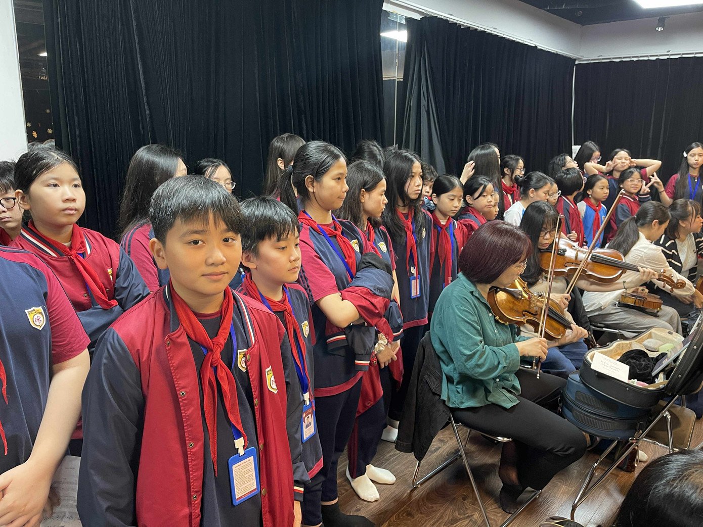 Dàn hợp xướng 50 học sinh ở Hà Nội sốc tâm lý sau vụ hủy đêm nhạc - 1