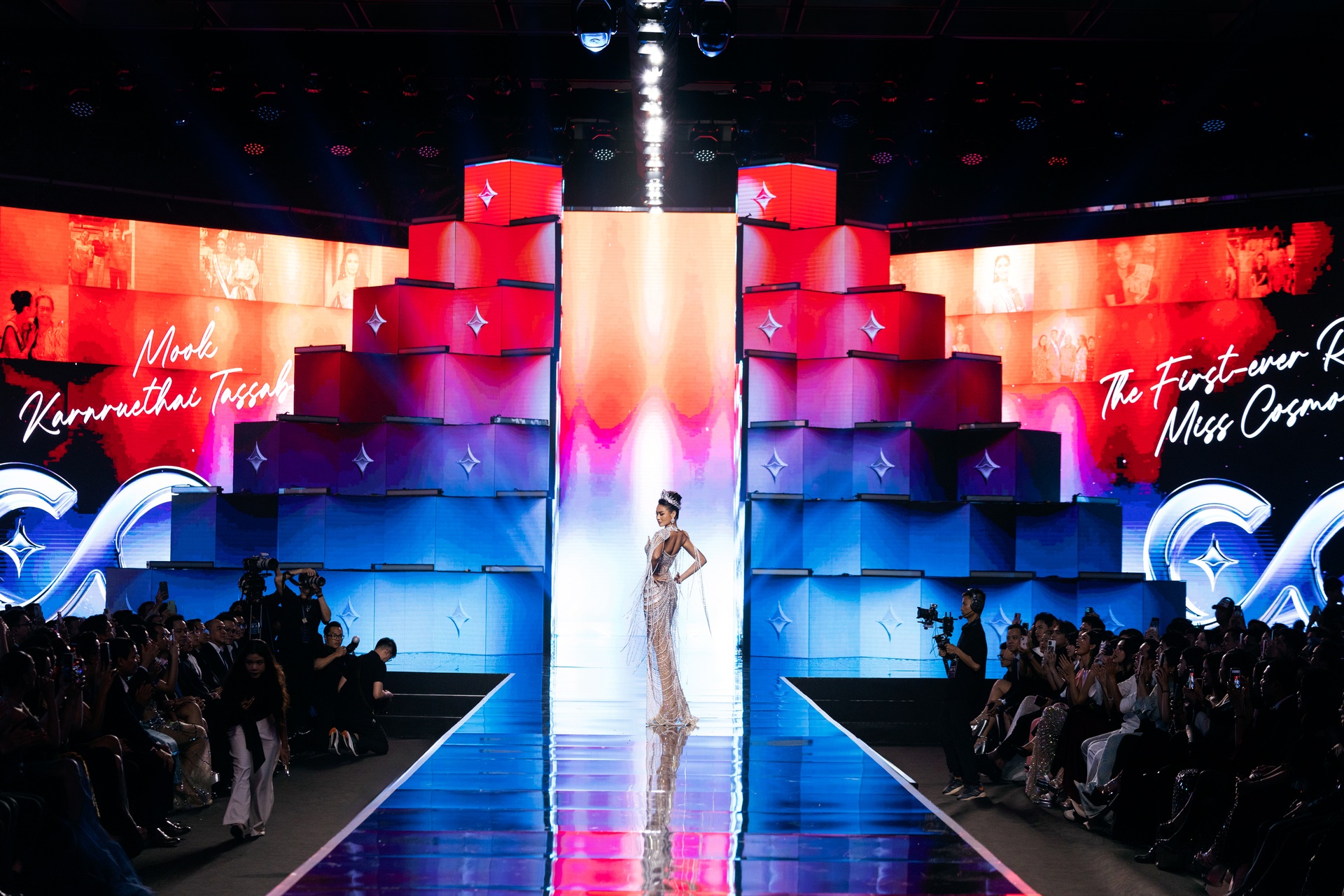 Dàn người đẹp quốc tế diện bikini, khoe dáng nóng bỏng ở bán kết Miss Cosmo - 1 Dàn người đẹp quốc tế diện bikini, khoe dáng nóng bỏng ở bán kết Miss Cosmo - 1