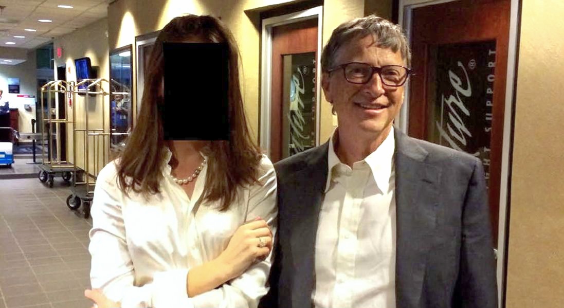 Đảng Dân chủ tung thêm loạt ảnh vụ Epstein, nhiều nhân vật nổi tiếng lộ diện - Ảnh 1.