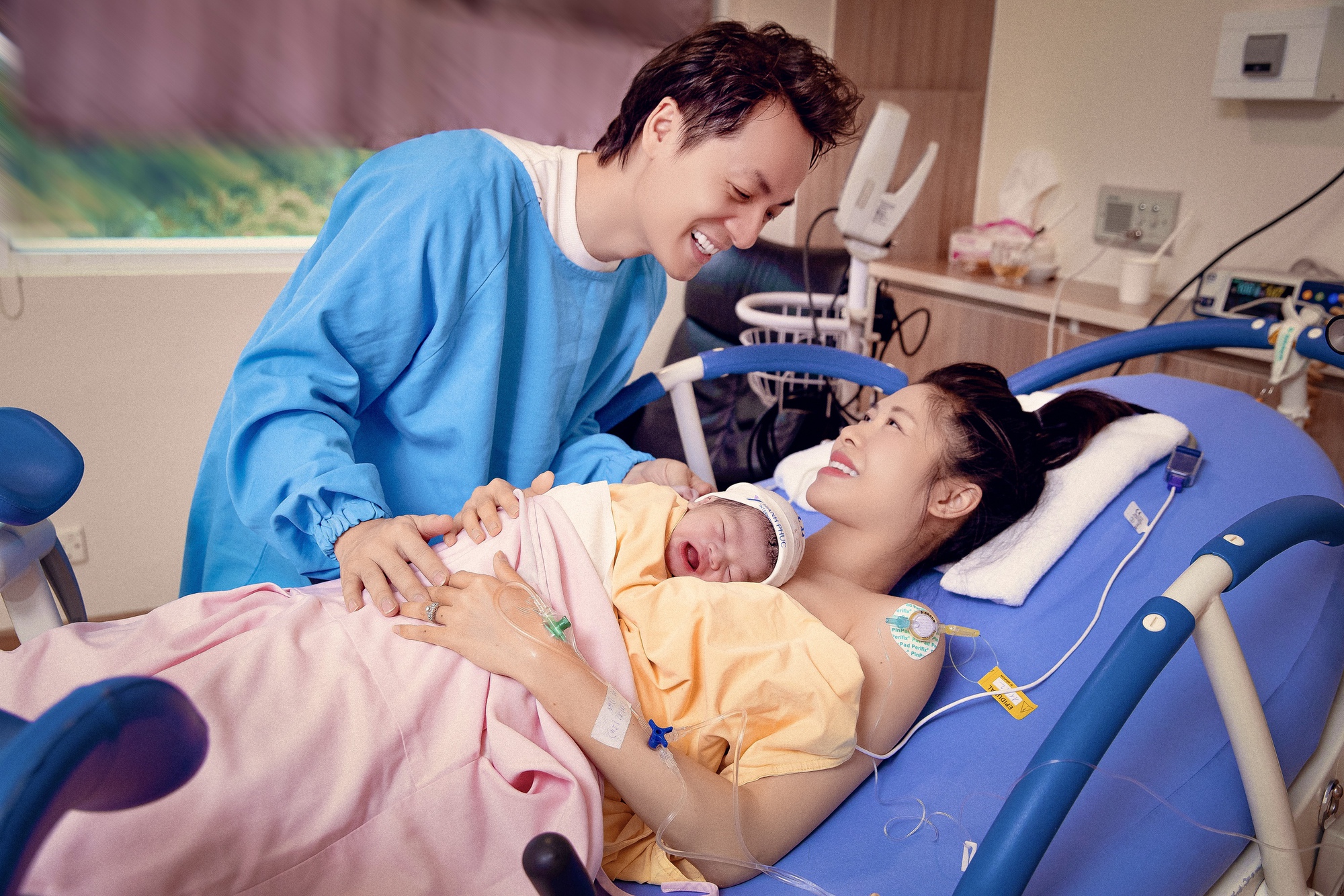 Sao Vbiz bất an vì con 2 ngày 2 đêm không ngủ, liên tục nôn ói- Ảnh 5.