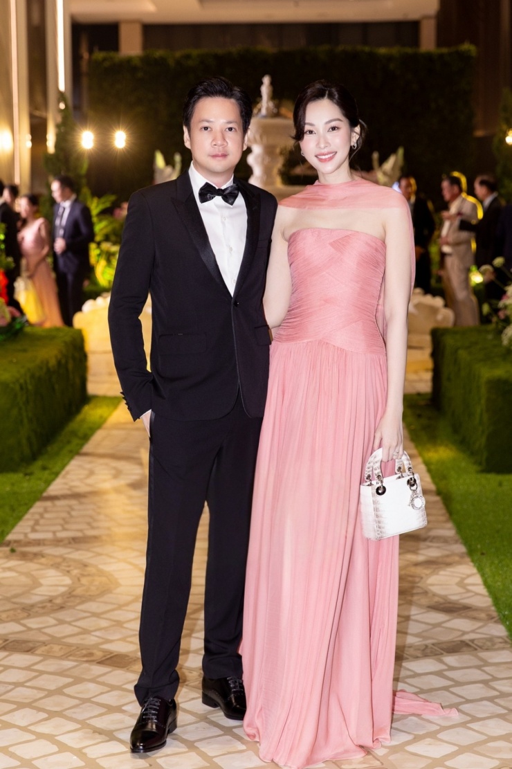 Đặng Thu Thảo và dàn sao xách túi nghìn USD ăn cưới Tiên Nguyễn 1 Đặng Thu Thảo và dàn sao xách túi nghìn USD ăn cưới Tiên Nguyễn - 1