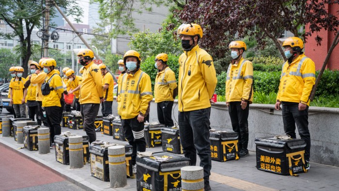 Đang giao đồ ăn, shipper bật khóc giữa đường, nức nở kể lại lý do khiến MXH lặng người- Ảnh 4.