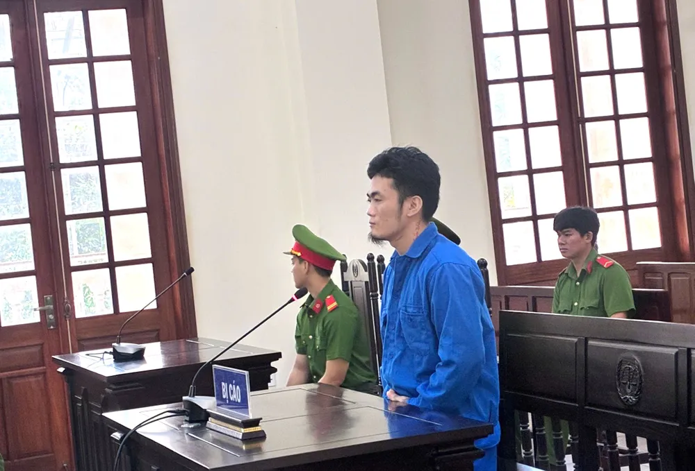 Bị cáo Tâm tại phiên tòa phúc thẩm. Ảnh: NHẪN NAM gay-roi-trat-tu-phien-toa.jpg