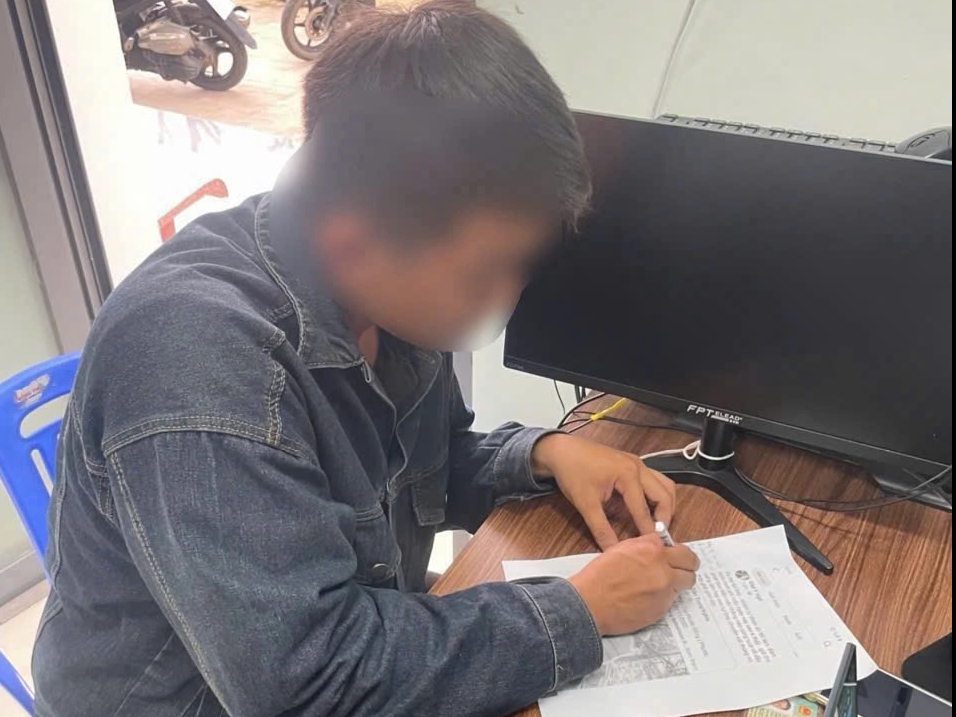 Đăng tin sai sự thật trên Facebook, xúc phạm người cứu trợ, bị phạt 7,5 triệu đồng - Ảnh 1. Đăng tin sai sự thật trên Facebook, xúc phạm người cứu trợ, bị phạt 7,5 triệu đồng - Ảnh 1.