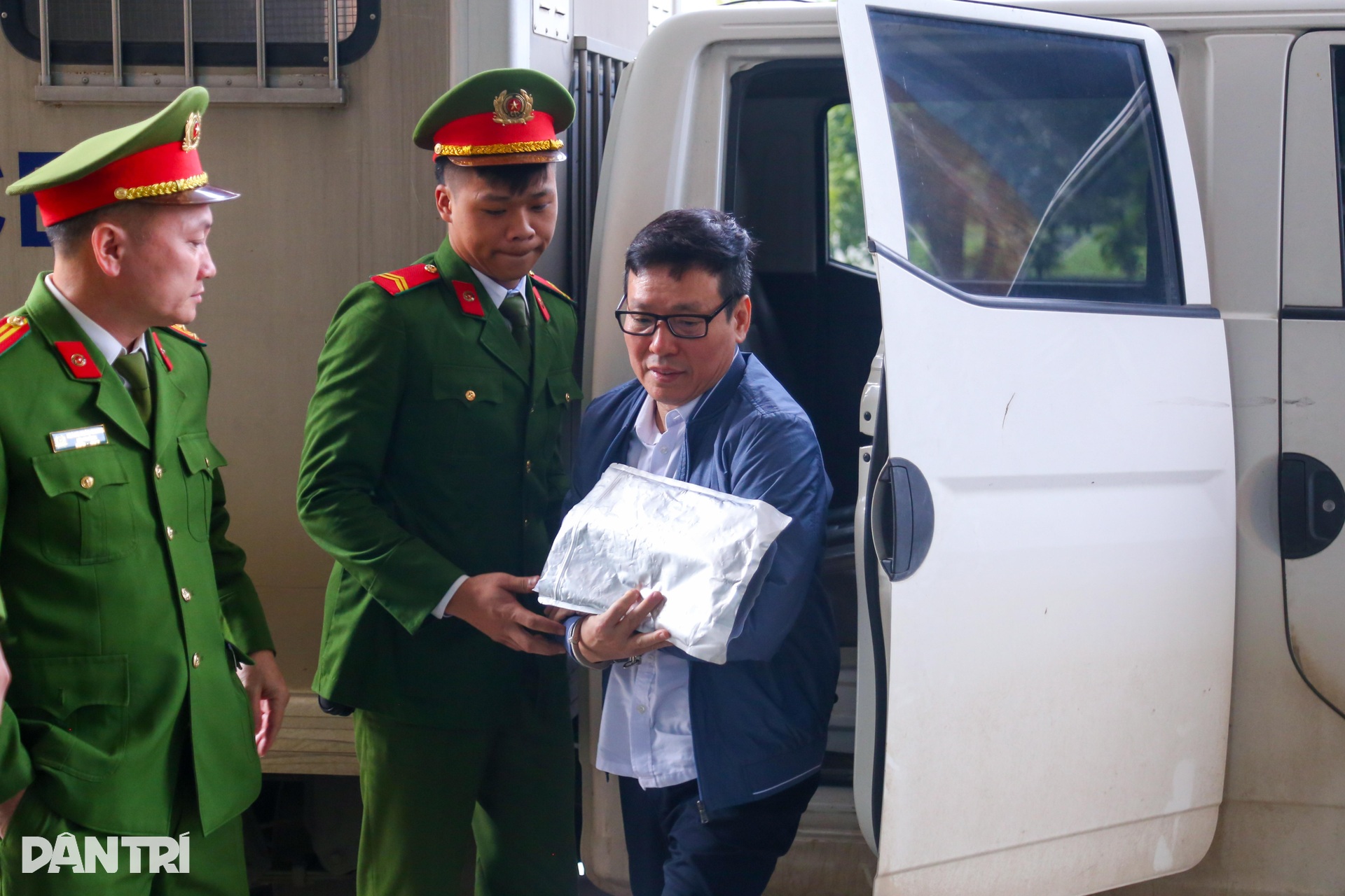 Dáng vẻ khác lạ của cựu Bí thư Tỉnh ủy Vĩnh Phúc cũ Hoàng Thị Thúy Lan - 1 Dáng vẻ khác lạ của cựu Bí thư Tỉnh ủy Vĩnh Phúc cũ Hoàng Thị Thúy Lan - 1