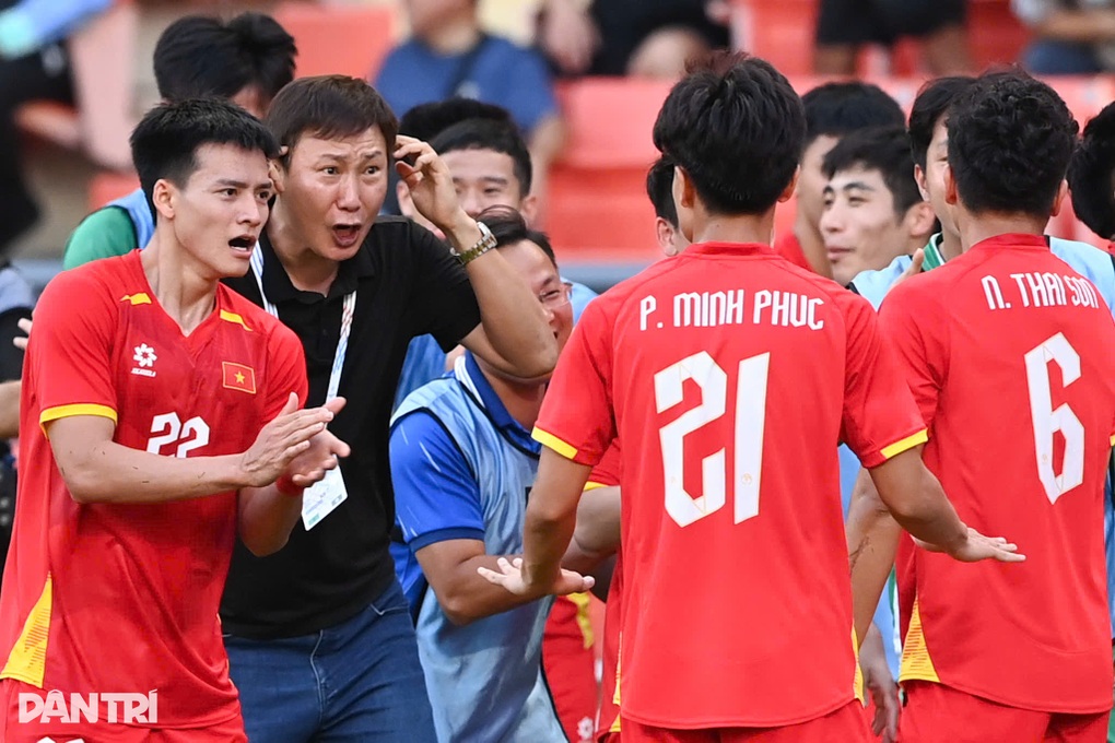 Đánh bại Philippines, U22 Việt Nam tiến vào chung kết SEA Games 33 - 1