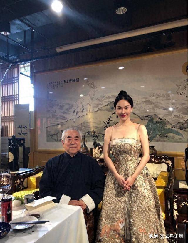 Sốc: Danh họa 87 tuổi thông báo vừa có con với vợ tư 37 tuổi sau 4 tháng bị đồn bắt cóc, chiếm đoạt 7.300 tỷ tài sản- Ảnh 1.