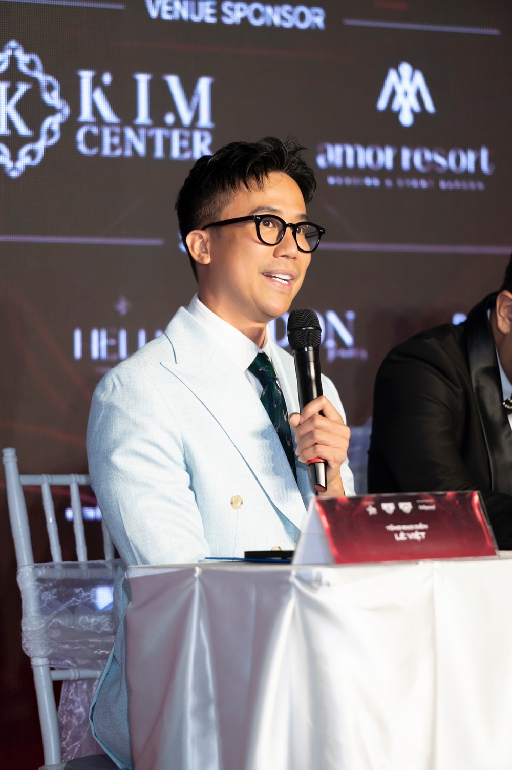 Dao dien Le Viet tiet lo ap luc khi dan