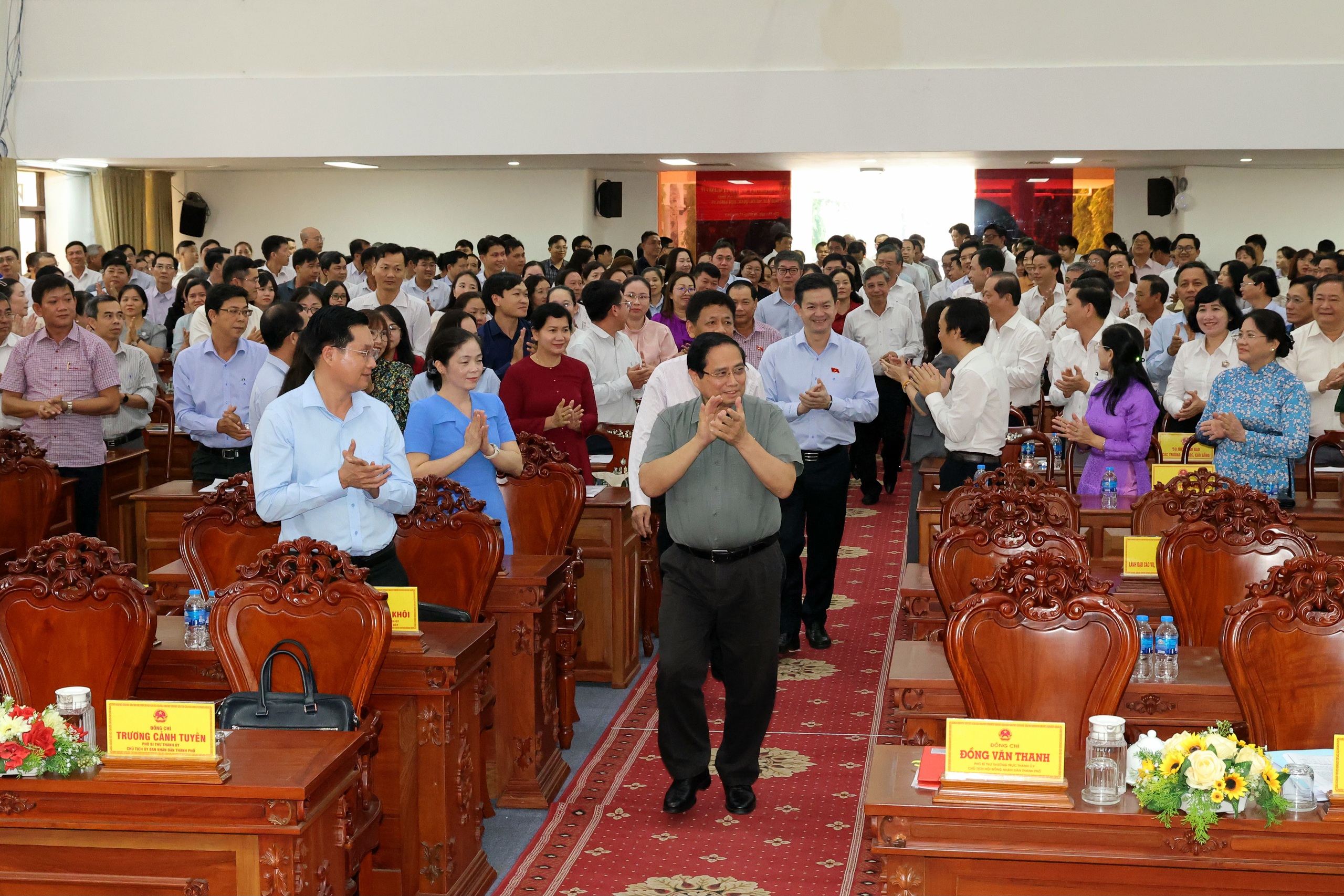 Thủ tướng Phạm Minh Chính: Đào tạo nhân lực y tế và giáo dục phải toàn diện - Ảnh 1.