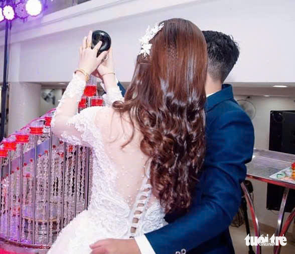 Đặt trang điểm thường nhưng đi làm cô dâu, ai đúng ai sai? 1 trang điểm - Ảnh 1.