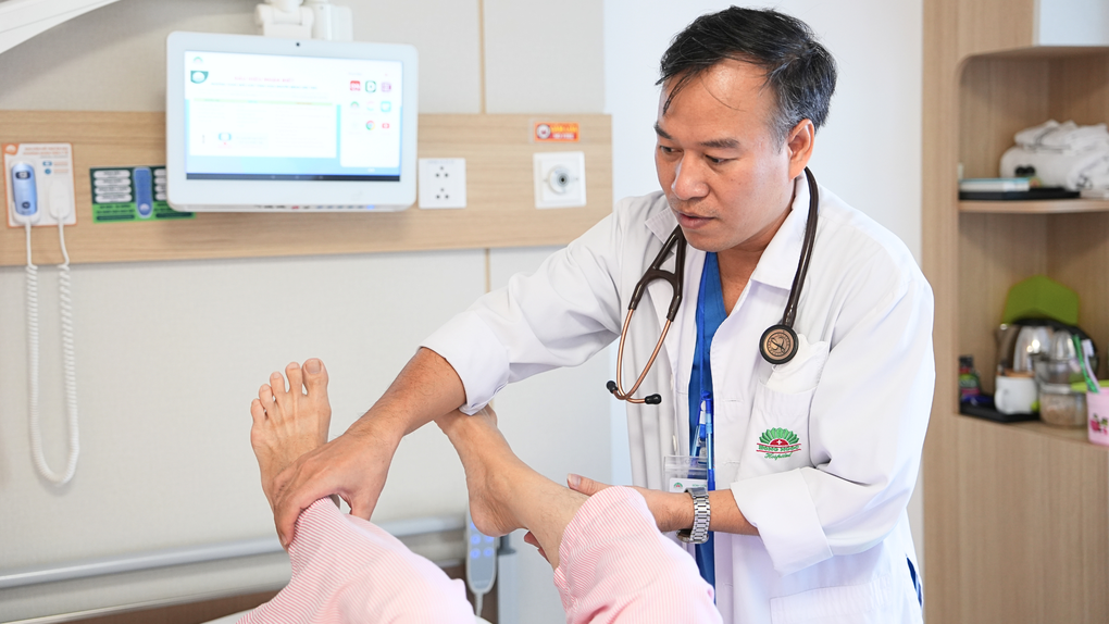 Đau đầu dữ dội, bất thường: Có thể là tín hiệu xuất huyết não nguy hiểm - 3