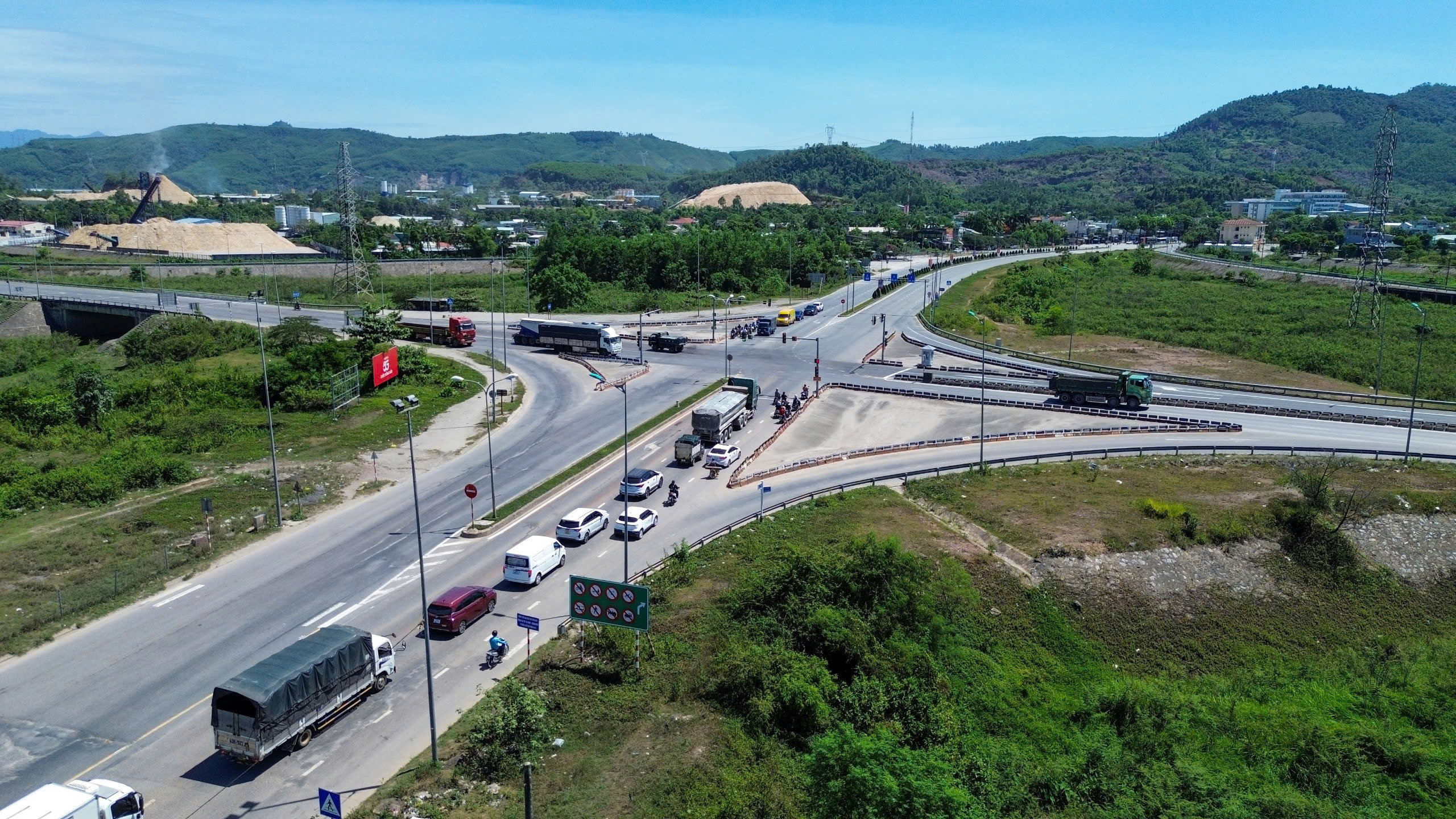 Nút giao QL14B với cao tốc Đà Nẵng - Quảng Ngãi: Dự án hạ tầng trọng điểm mới - Ảnh 2.