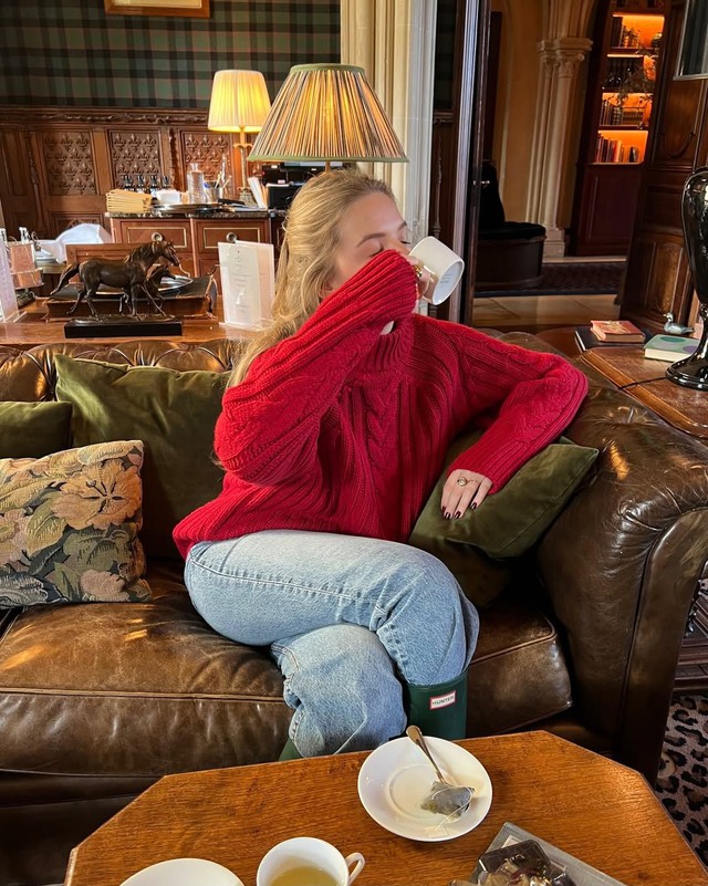 Đây là kiểu áo len làm nên phong cách mùa lạnh - Ảnh 1.