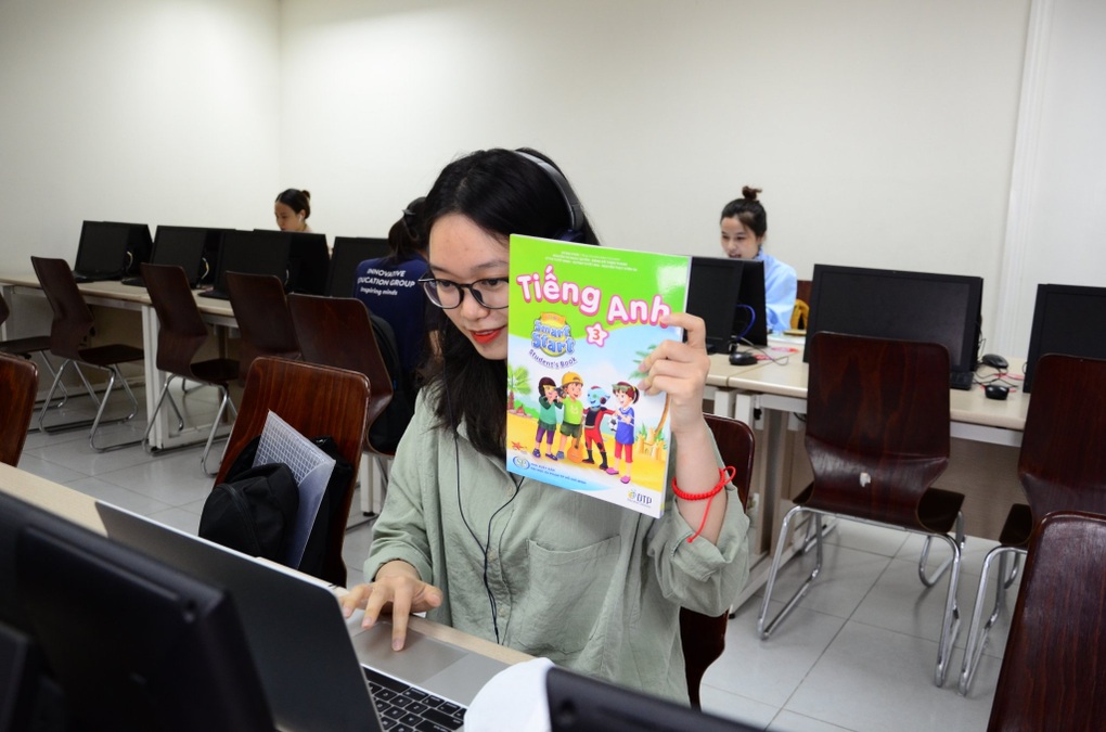 Dạy thêm tiếng Anh cho học sinh tiểu học có bị cấm? - 1