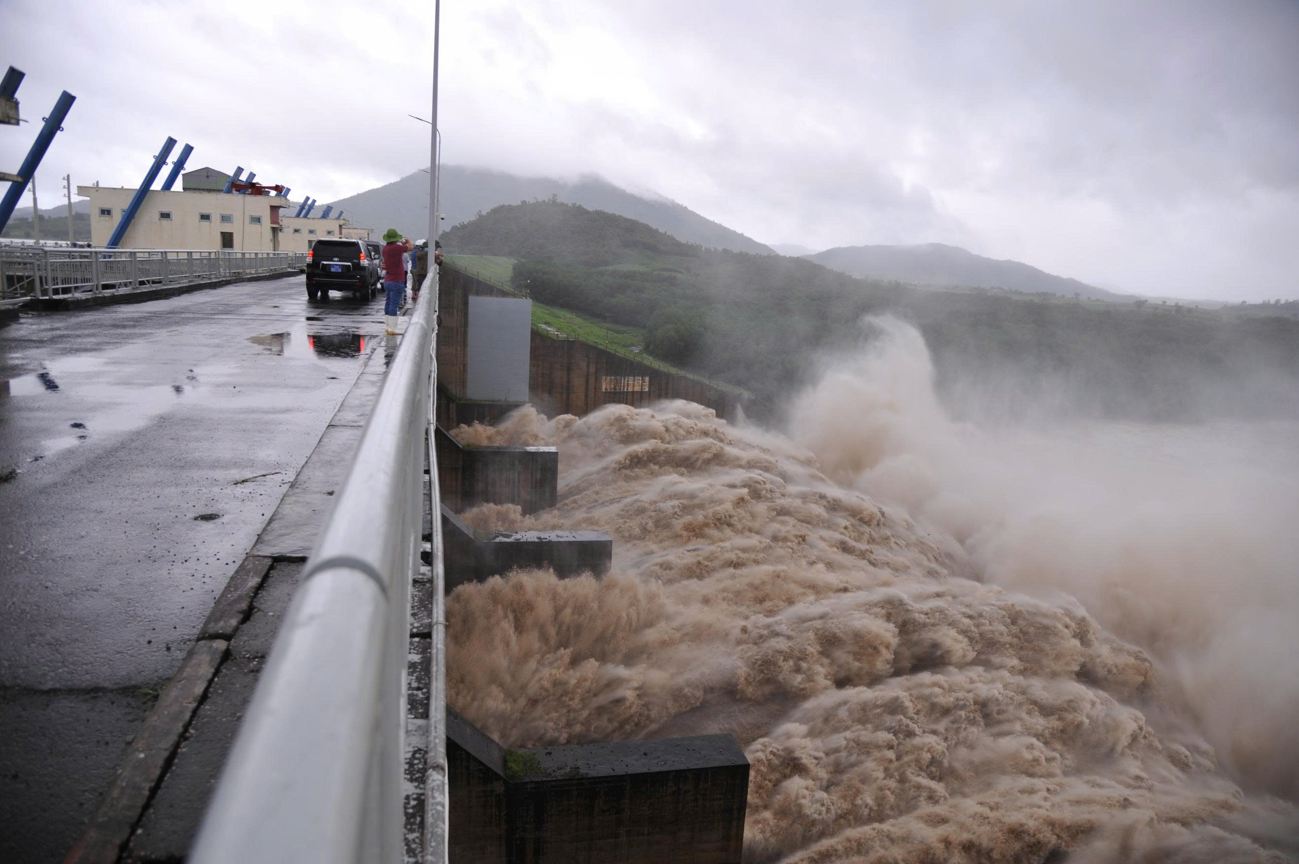 Đề nghị đóng cửa thủy điện gây hậu quả xấu - Ảnh 1. Đề nghị đóng cửa thủy điện gây hậu quả xấu - Ảnh 1.