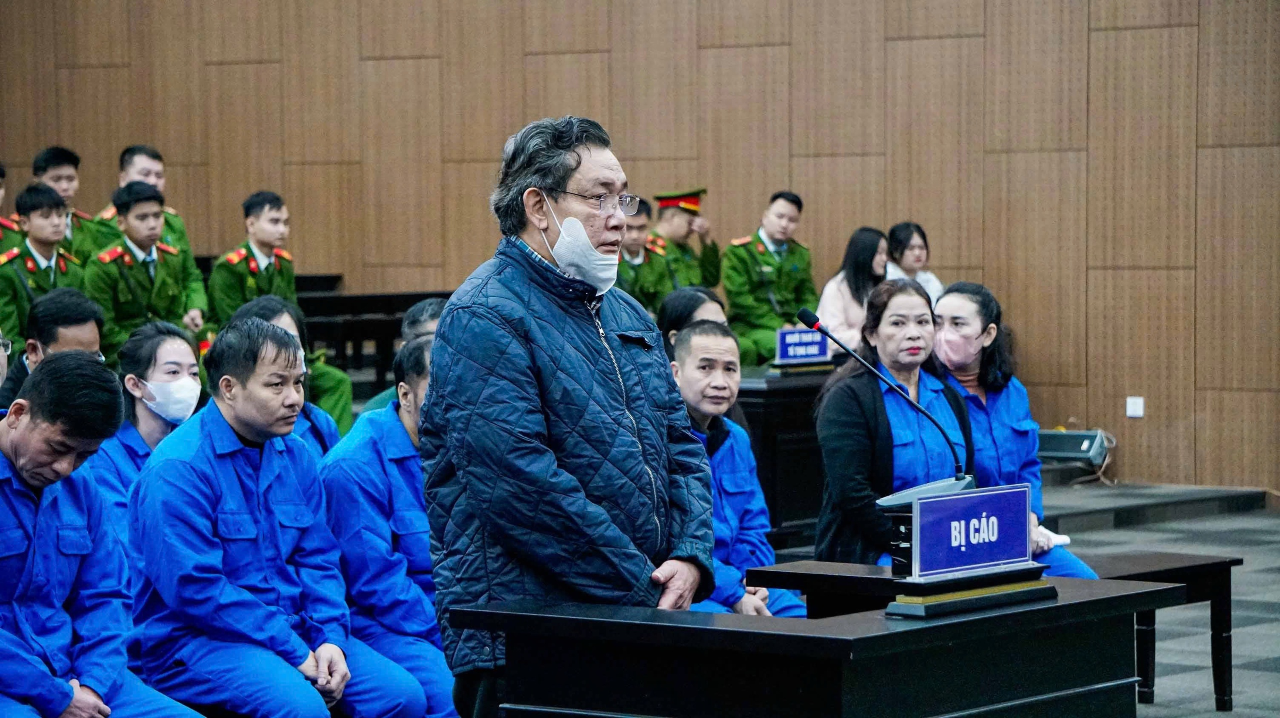 Vụ 2 cựu phó chánh án nhận hối lộ: 'Xói mòn niềm tin của nhân dân'- Ảnh 1.