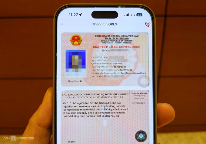 Giấy phép lái xe bản điện tử. Ảnh: Viết Tuân