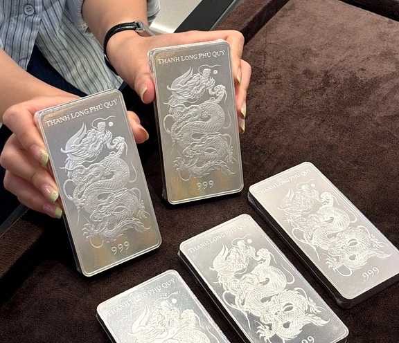 Đến lượt bạc bán theo định mức- Ảnh 1.