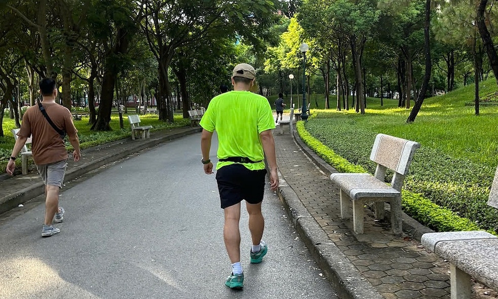 Đi bộ buổi sáng giúp giảm huyết áp cao 1 Di bo buoi sang giup giam huyet ap cao