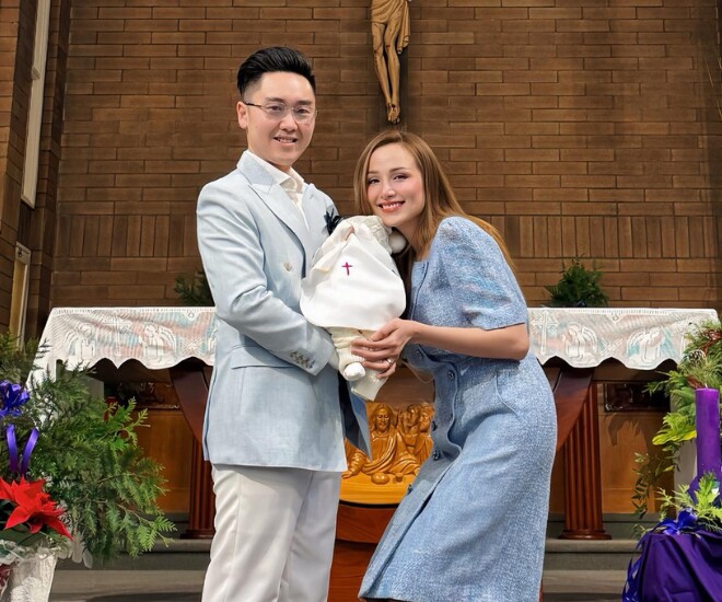 Vợ chồng Hoa hậu Diễm Hương đưa con trai thực hiện lễ rửa tội.