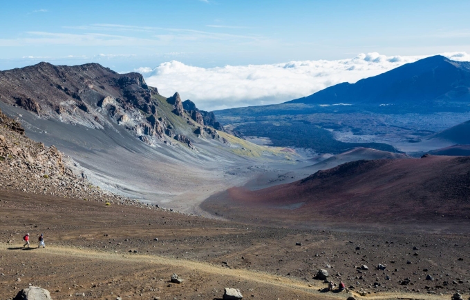 Một phần đường đi bộ dọc theo hõm chảo Haleakala. Ảnh: Cơ quan Du lịch Hawaii