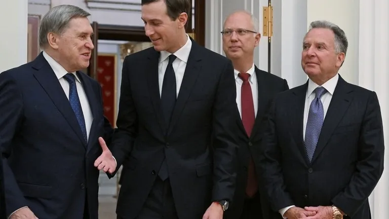 (Từ trái sang) Trợ lý Điện Kremlin Yury Ushakov, con rể Tổng thống Mỹ Donald Trump- ông Jared Kushner, Giám đốc Quỹ Đầu tư Trực tiếp Nga Kirill Dmitriev và Đặc phái viên Mỹ Steve Witkoff. Ảnh: SPUTNIK Điện Kremlin nói về vai trò của con rể ông Trump trong tiến trình hòa bình Ukraine
