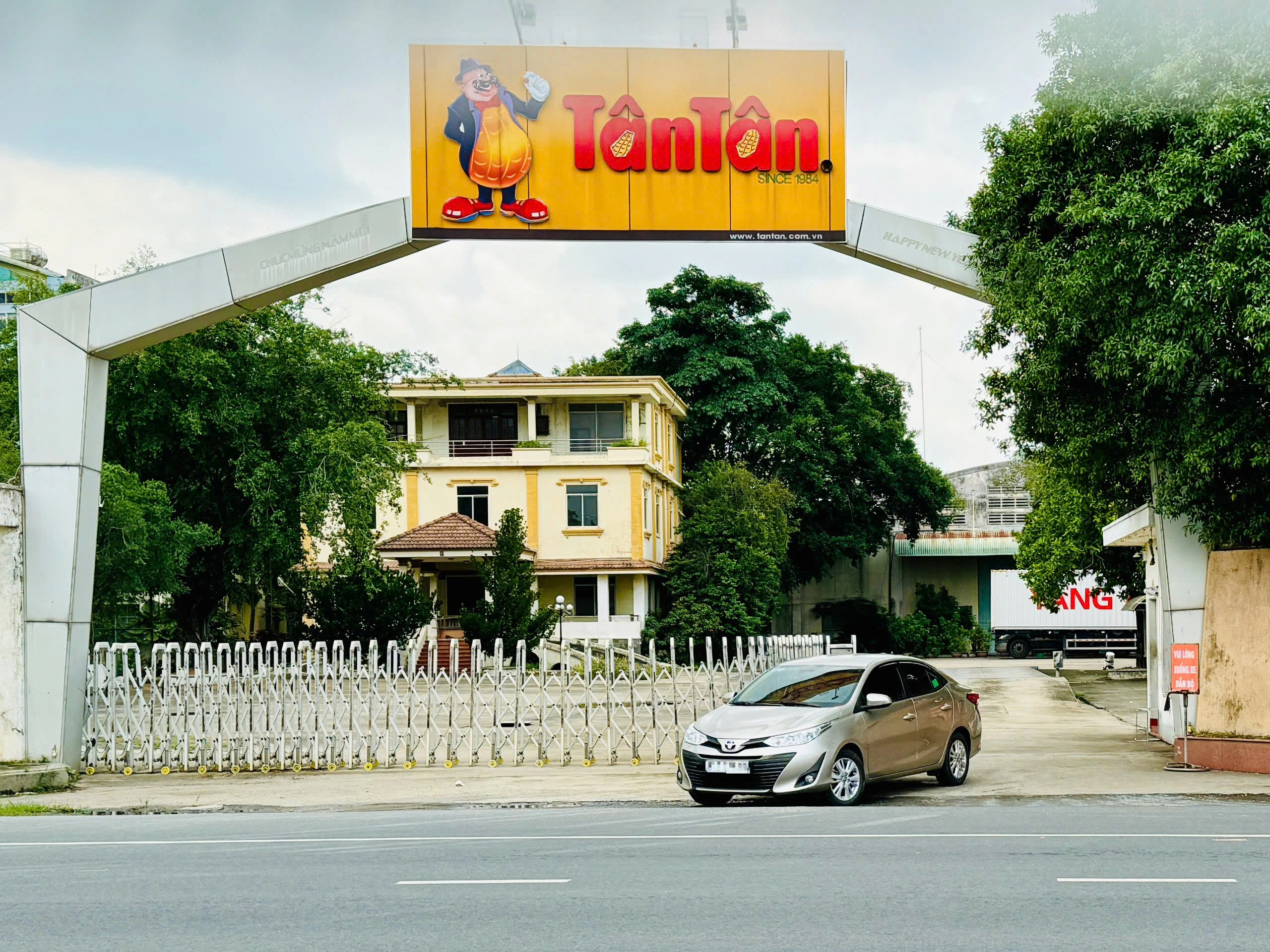 Diễn biến mới vụ án tại Công ty cổ phần Tân Tân 2 Diễn biến mới vụ cựu giám đốc công ty cổ phần Tân Tân không chấp hành án - Ảnh 2.