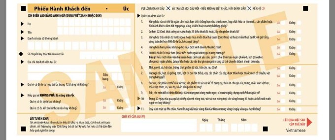 Tờ khai nhập cảnh Australia bằng tiếng Việt được tiếp viên phát trên máy bay cho khách. Ảnh: Minh Hien Dao