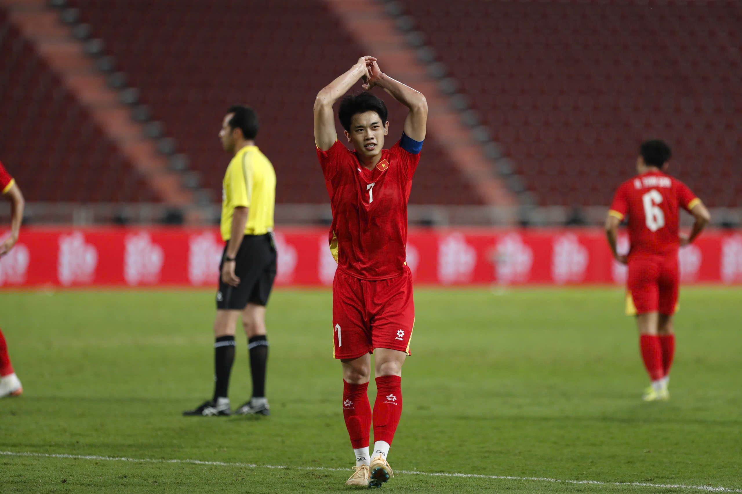 Đình Bắc và Trung Kiên lọt tốp 5 Quả bóng vàng Việt Nam 2025, cạnh tranh với Hoàng Đức- Ảnh 2.