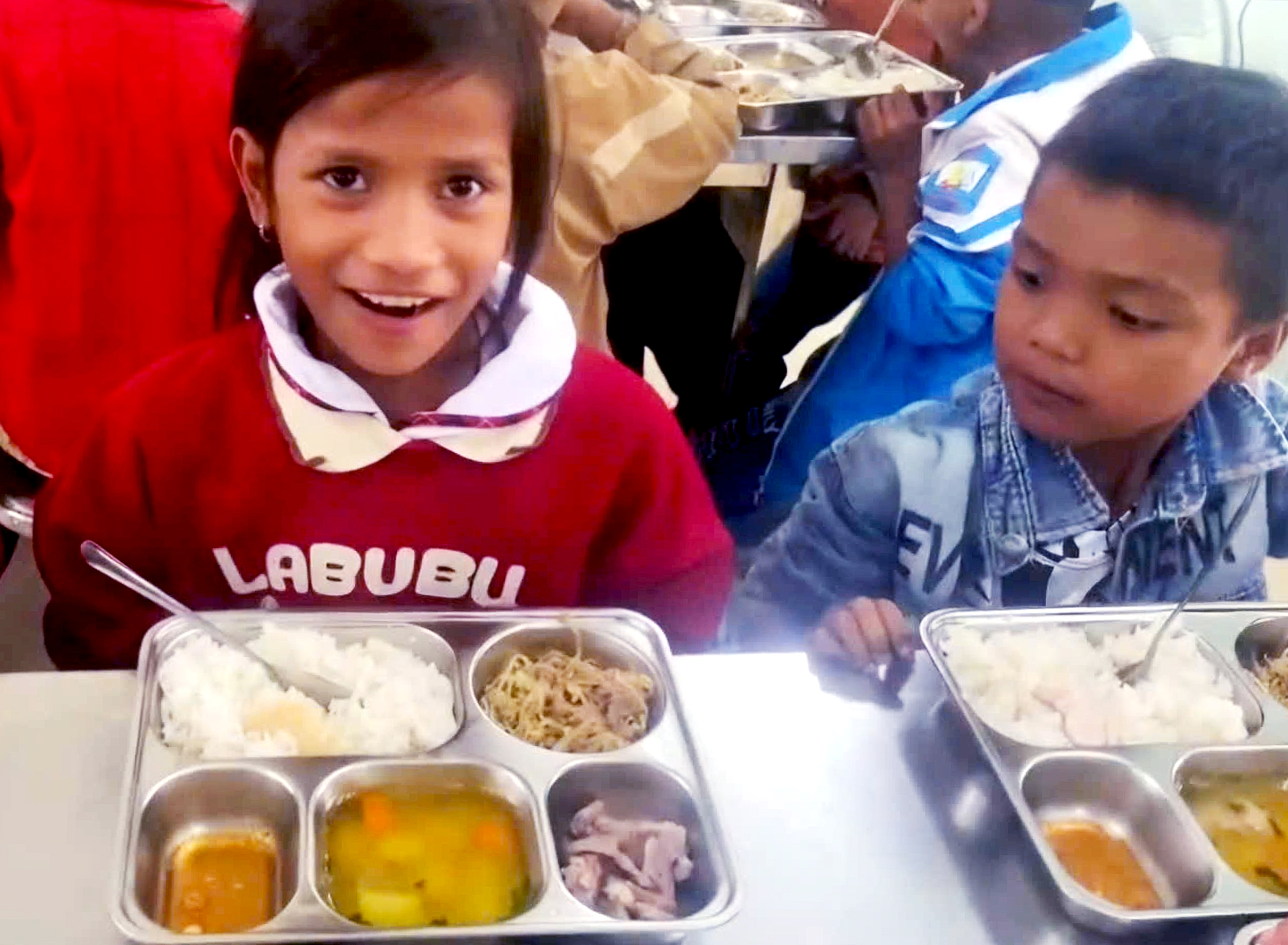 Đình chỉ bếp ăn trường bán trú 5 tháng vì xảy ra ngộ độc thực phẩm, lãnh đạo Quảng Trị nói gì? - Ảnh 1.