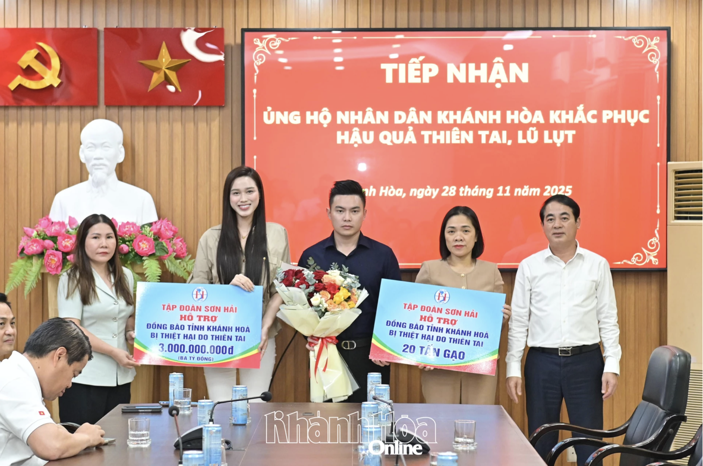 Vợ chồng Đỗ Hà - Viết Vương và hành trình thiện nguyện 5 tỷ đồng ấn tượng - Ảnh 3. Vợ chồng Đỗ Hà - Viết Vương và hành trình thiện nguyện 5 tỷ đồng ấn tượng - Ảnh 3.