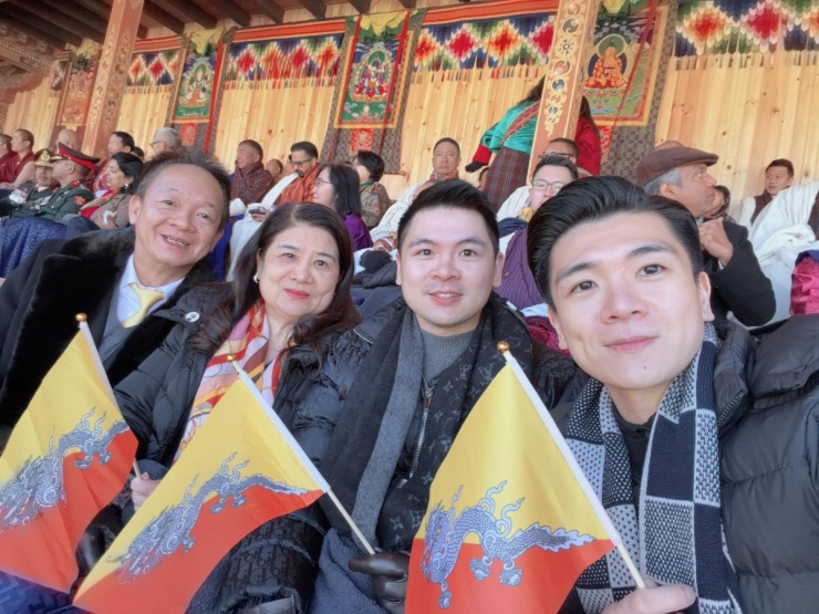 Đỗ Quang Vinh lần đầu hành hương tới 'Hang Hổ' Bhutan - 1