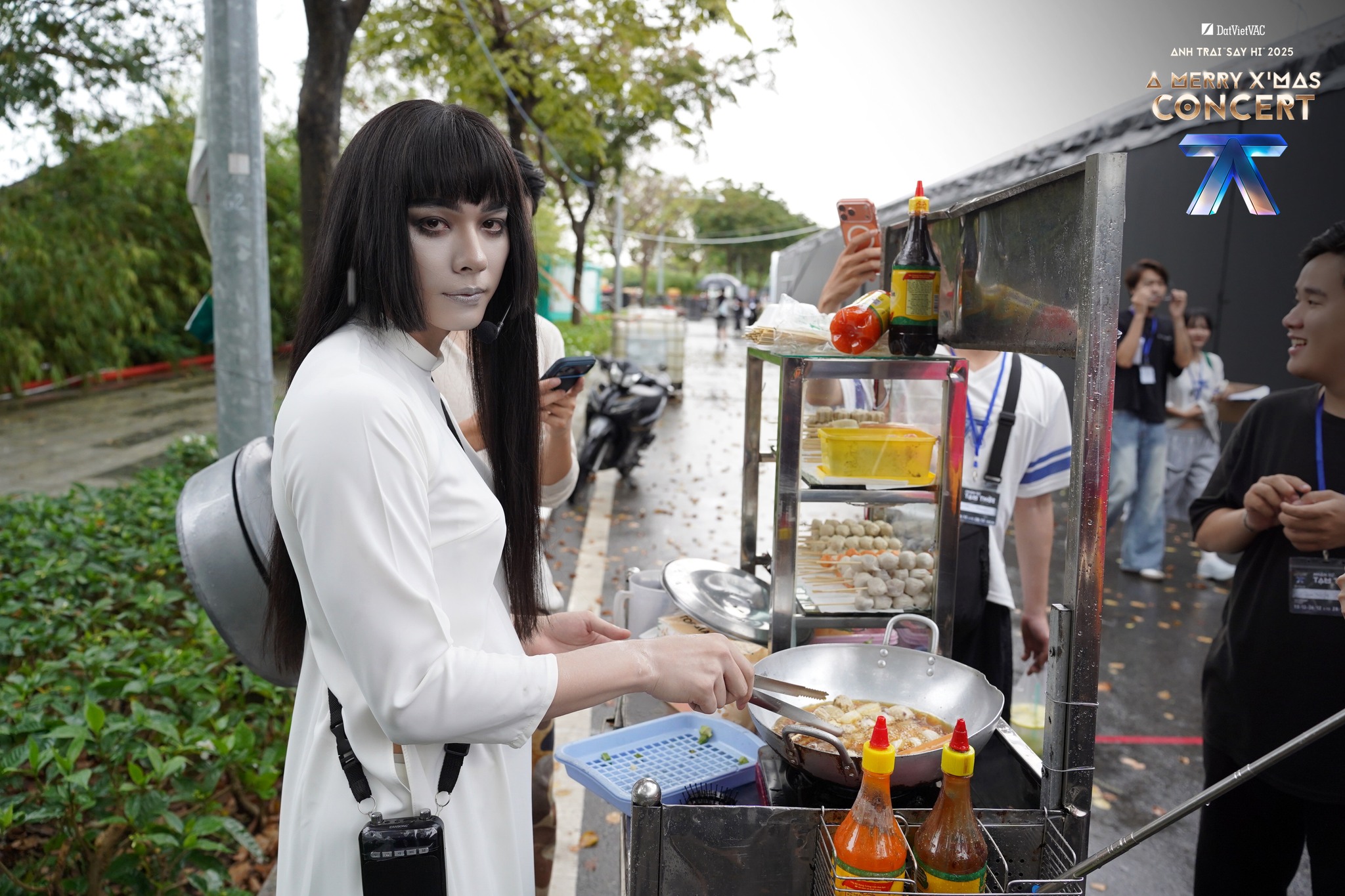 Độ chịu chi của fan trước concert 'Anh trai say hi' và buổi tổng duyệt 'bất ổn'- Ảnh 6. Độ chịu chi của fan trước concert 'Anh trai say hi' và buổi tổng duyệt 'bất ổn'- Ảnh 6.