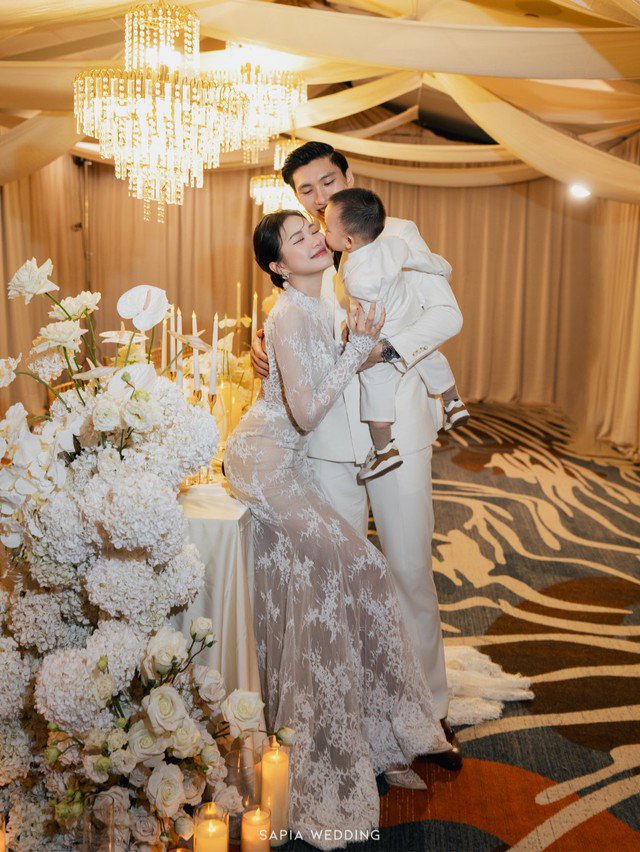 Doãn Hải My gây chú ý trong ngày đặc biệt 5 Cô nàng đang tận hưởng cuộc sống đủ đầy, hạnh phúc bên Văn Hậu và con trai trong căn biệt thự bao người mơ ước - nơi có yêu thương, gia đình và những người bạn thân thiết luôn đồng hành.