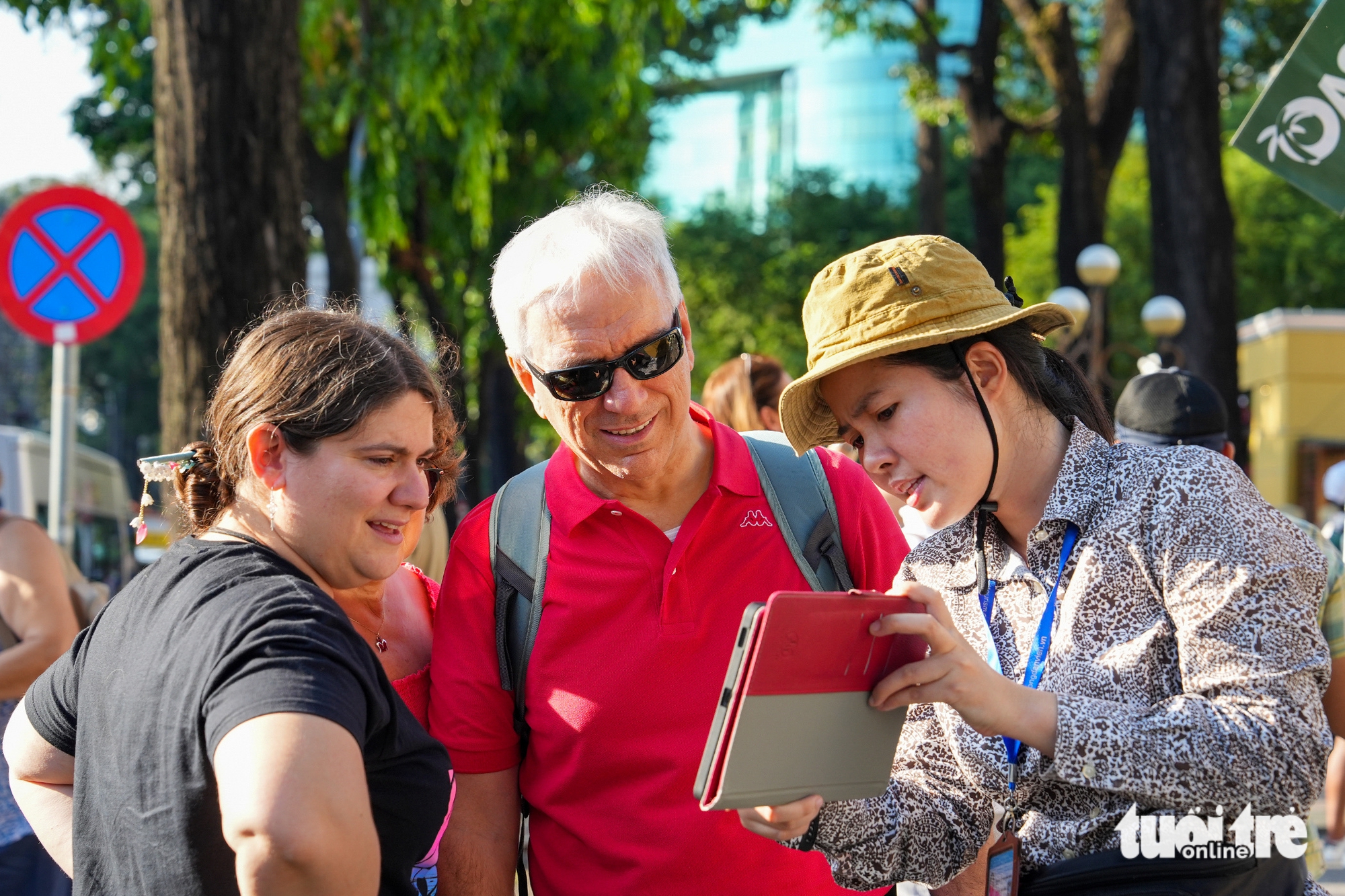 Đoàn khách vừa đi họp vừa du lịch tại TP.HCM: Được hỗ trợ tiền, tặng quà 1 TP.HCM - Ảnh 1.