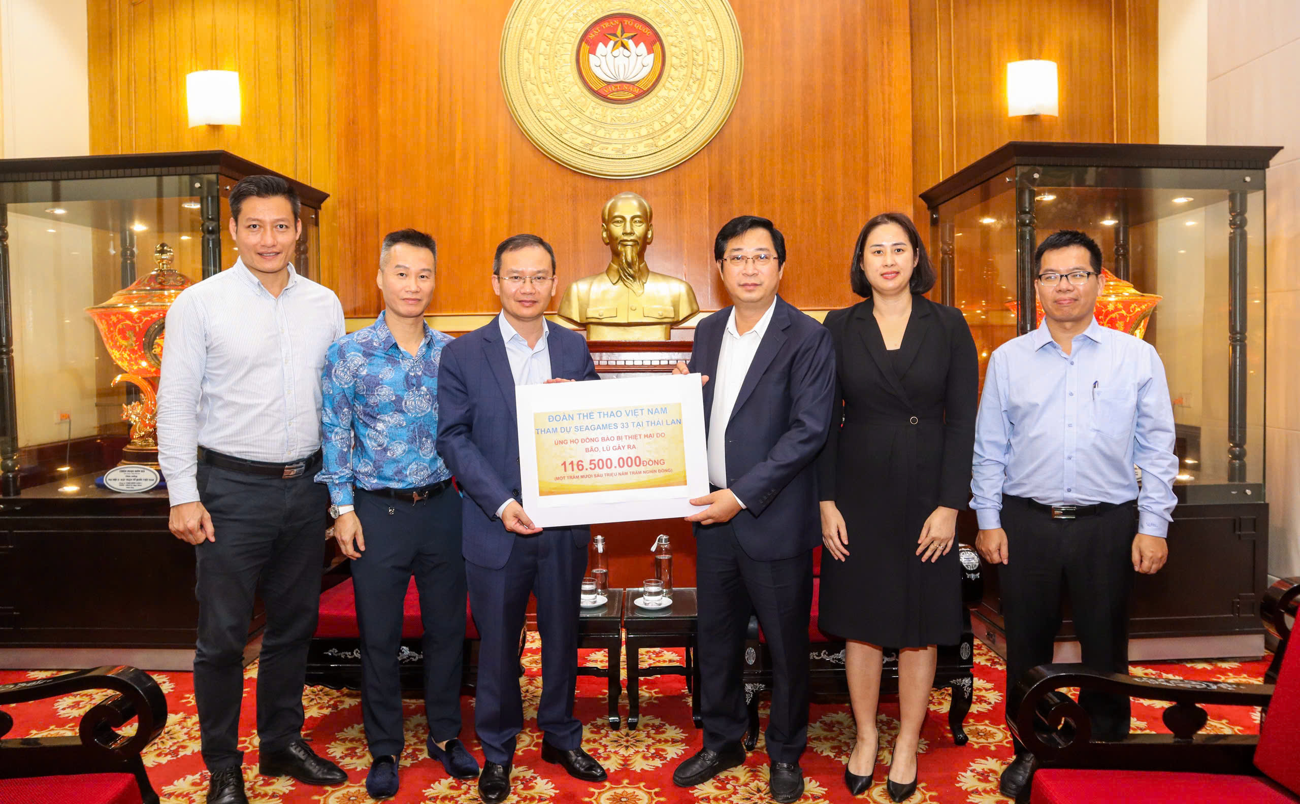 Đoàn thể thao Việt Nam ủng hộ hơn 110 triệu đồng trước ngày dự SEA Games 33- Ảnh 1. Đoàn thể thao Việt Nam ủng hộ hơn 110 triệu đồng trước ngày dự SEA Games 33- Ảnh 1.