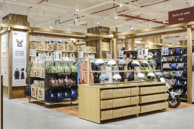 Một không gian bán đồ chuyên dùng xe máy tại Việt Nam của MUJI. Ảnh công ty cung cấp