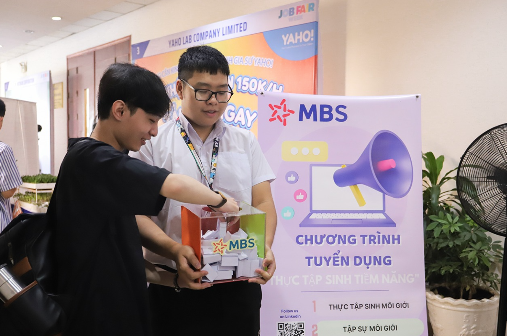 Doanh nghiệp thiếu người, ứng viên vẫn thất nghiệp 1 Góc nghịch lý: Doanh nghiệp thiếu người, ứng viên vẫn thất nghiệp - Ảnh 1.