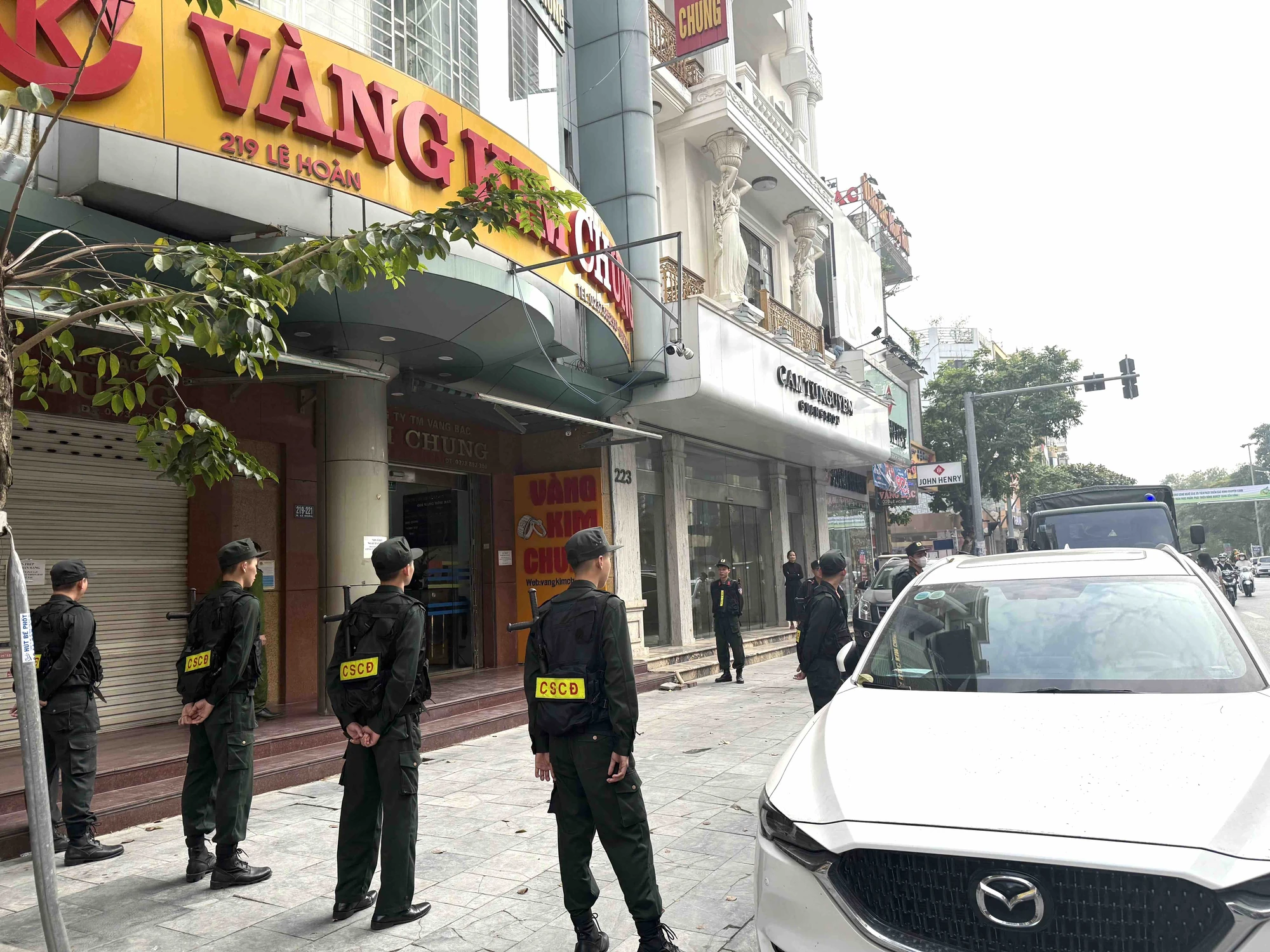 Vụ bắt vợ chồng chủ tiệm vàng Kim Chung: Doanh thu 5 năm tới 5.000 tỷ đồng nhưng chỉ nộp thuế 10 triệu/tháng đồng- Ảnh 1. Vụ bắt vợ chồng chủ tiệm vàng Kim Chung: Doanh thu 5 năm tới 5.000 tỷ đồng nhưng chỉ nộp thuế 10 triệu/tháng đồng- Ảnh 1.