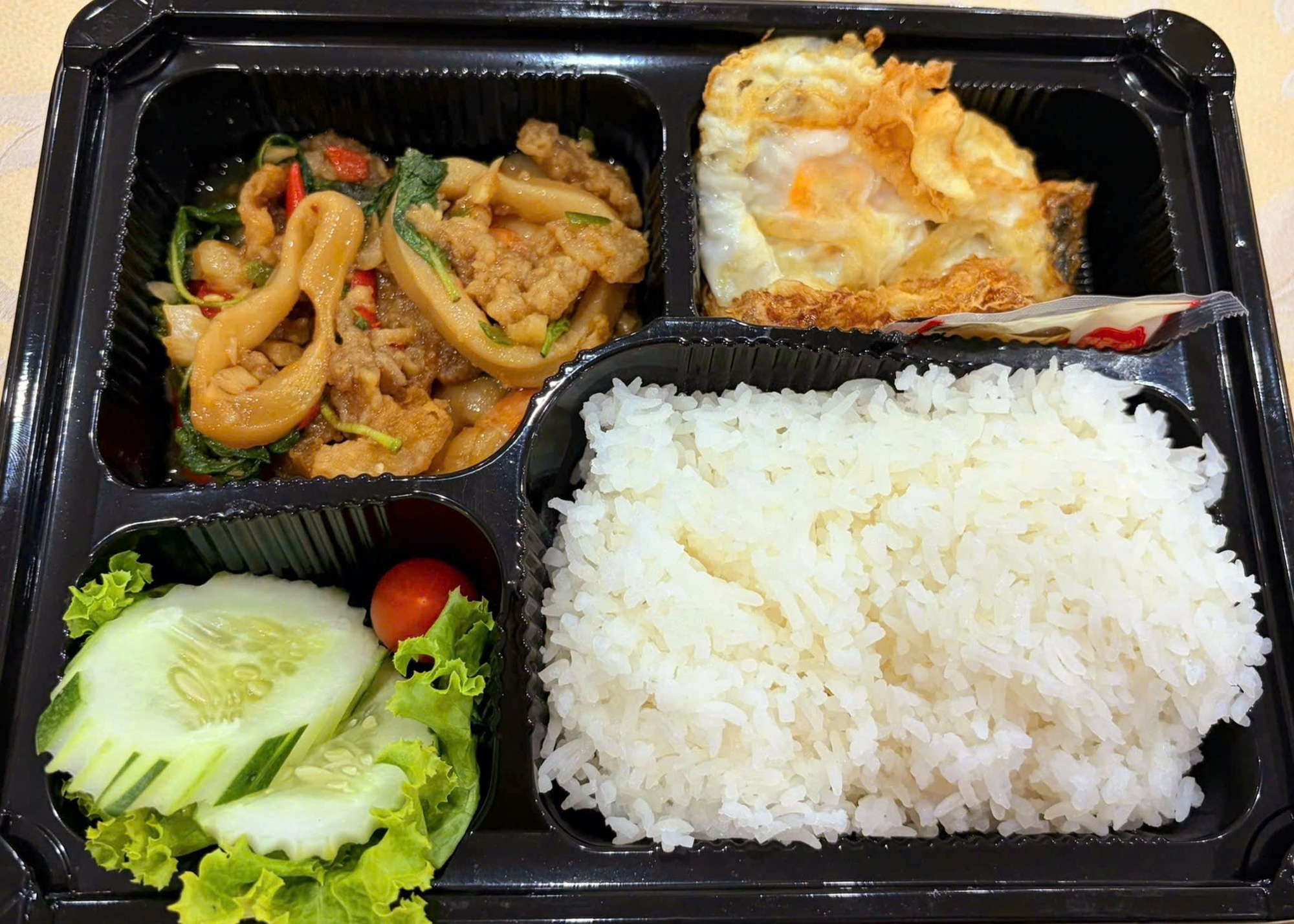 Đội tuyển bắn đĩa bay Việt Nam 'phát hoảng' vì phải ăn thịt gà 5 ngày liên tục ở SEA Games 2 SEA games 33 - Ảnh 2.