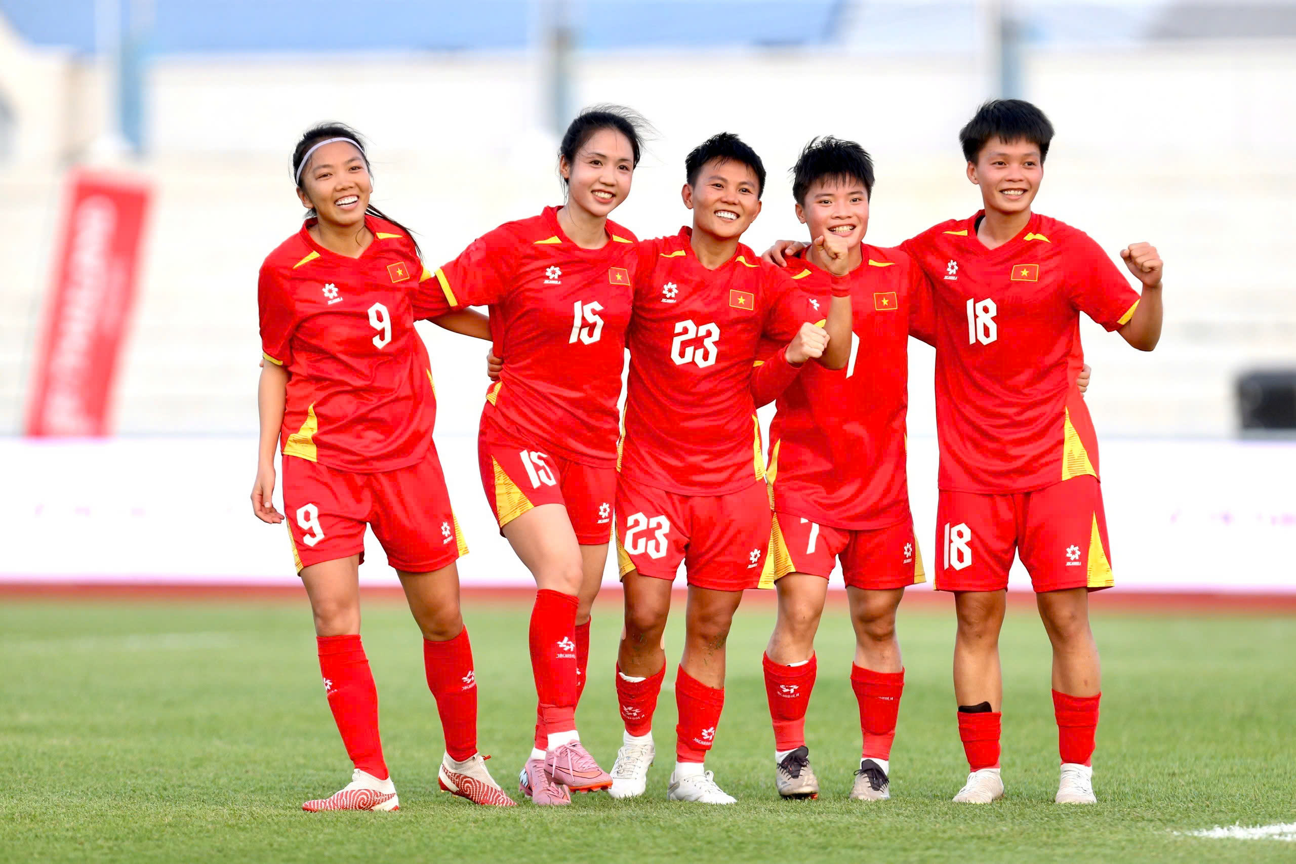 Đội tuyển nữ Việt Nam quyết thắng kình địch Philippines - Ảnh 1. Đội tuyển nữ Việt Nam quyết thắng kình địch Philippines - Ảnh 1.