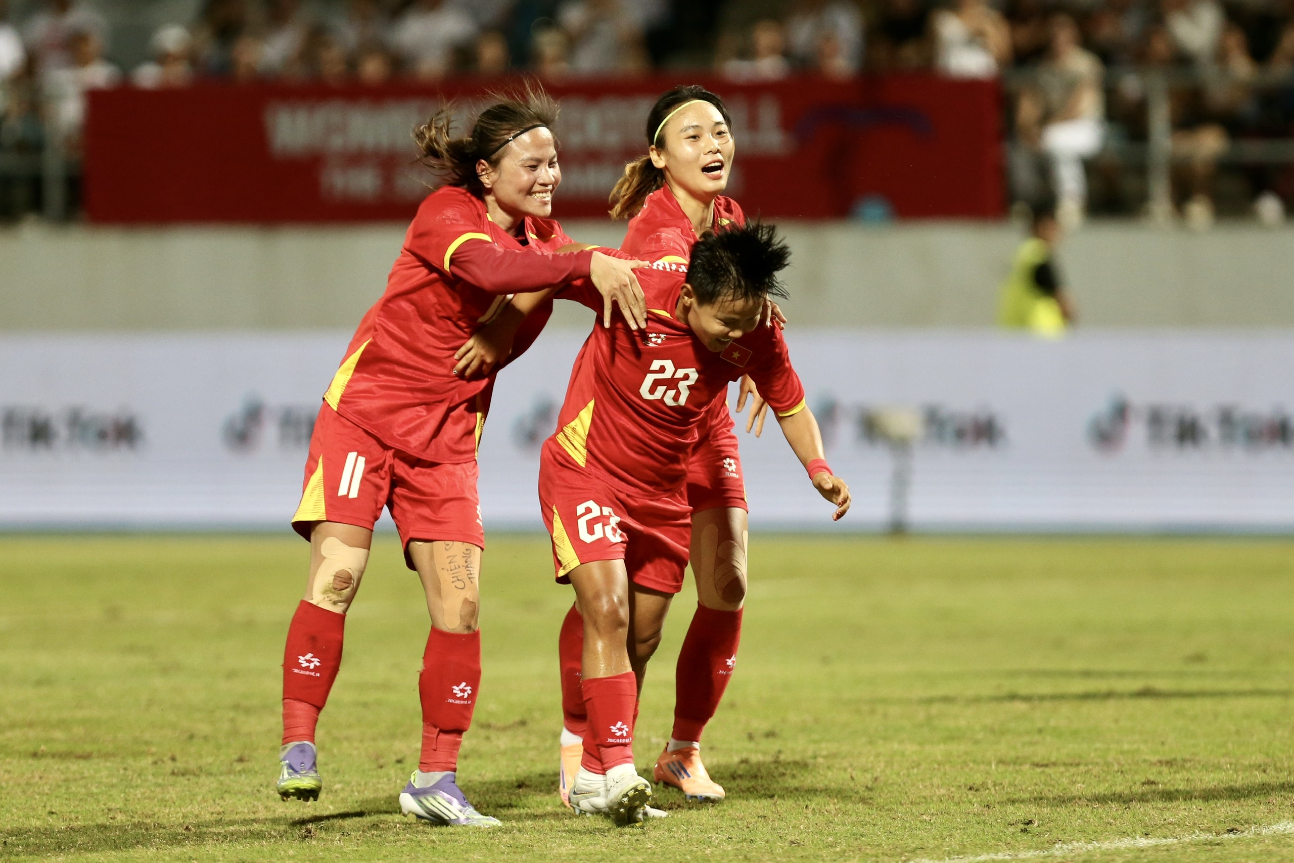 Đội tuyển nữ Việt Nam sẽ thế nào nếu HLV Mai Đức Chung rời ghế?- Ảnh 1.