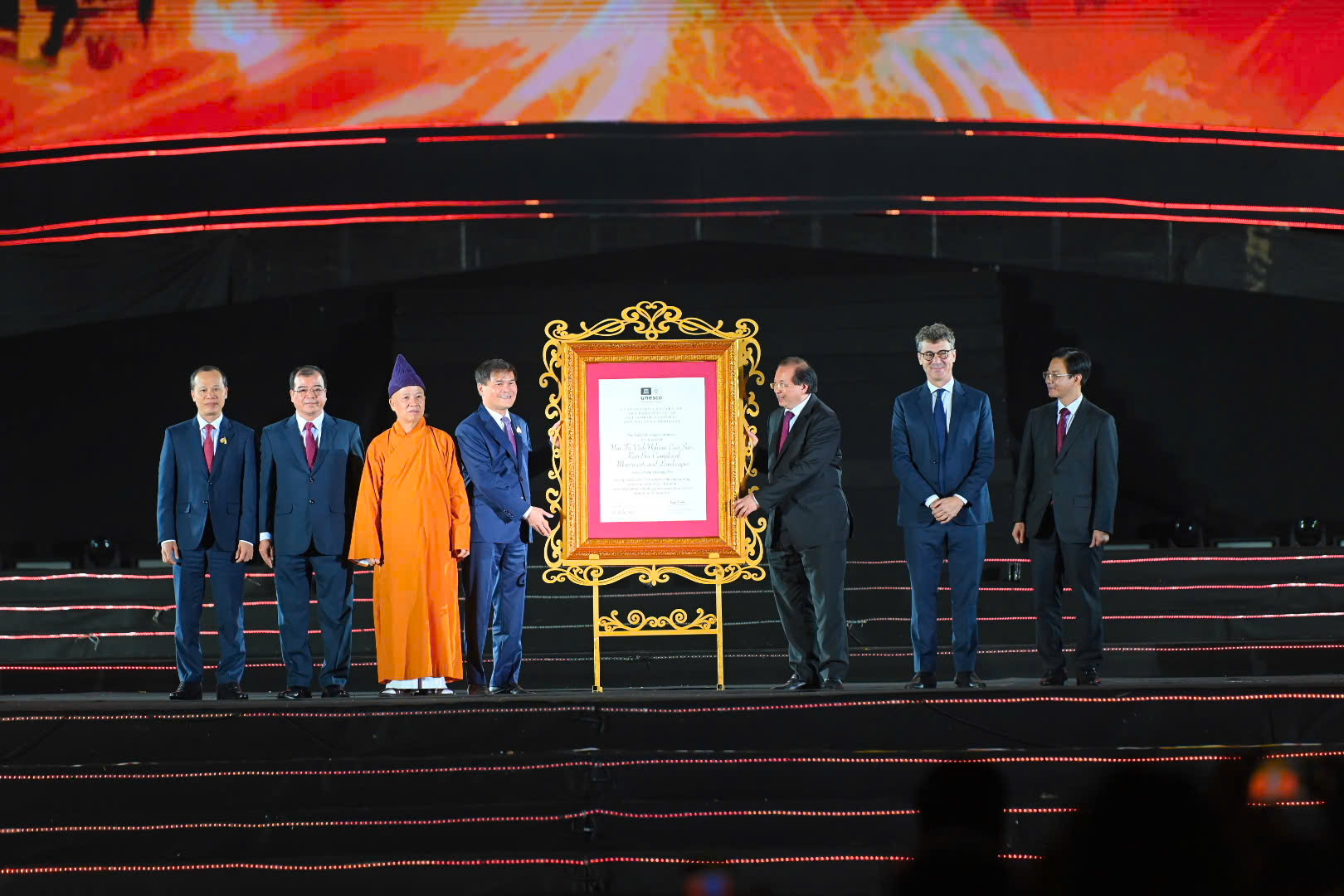 Đón bằng Di sản thế giới quần thể Yên Tử - Trúc Lâm - Ảnh 1.