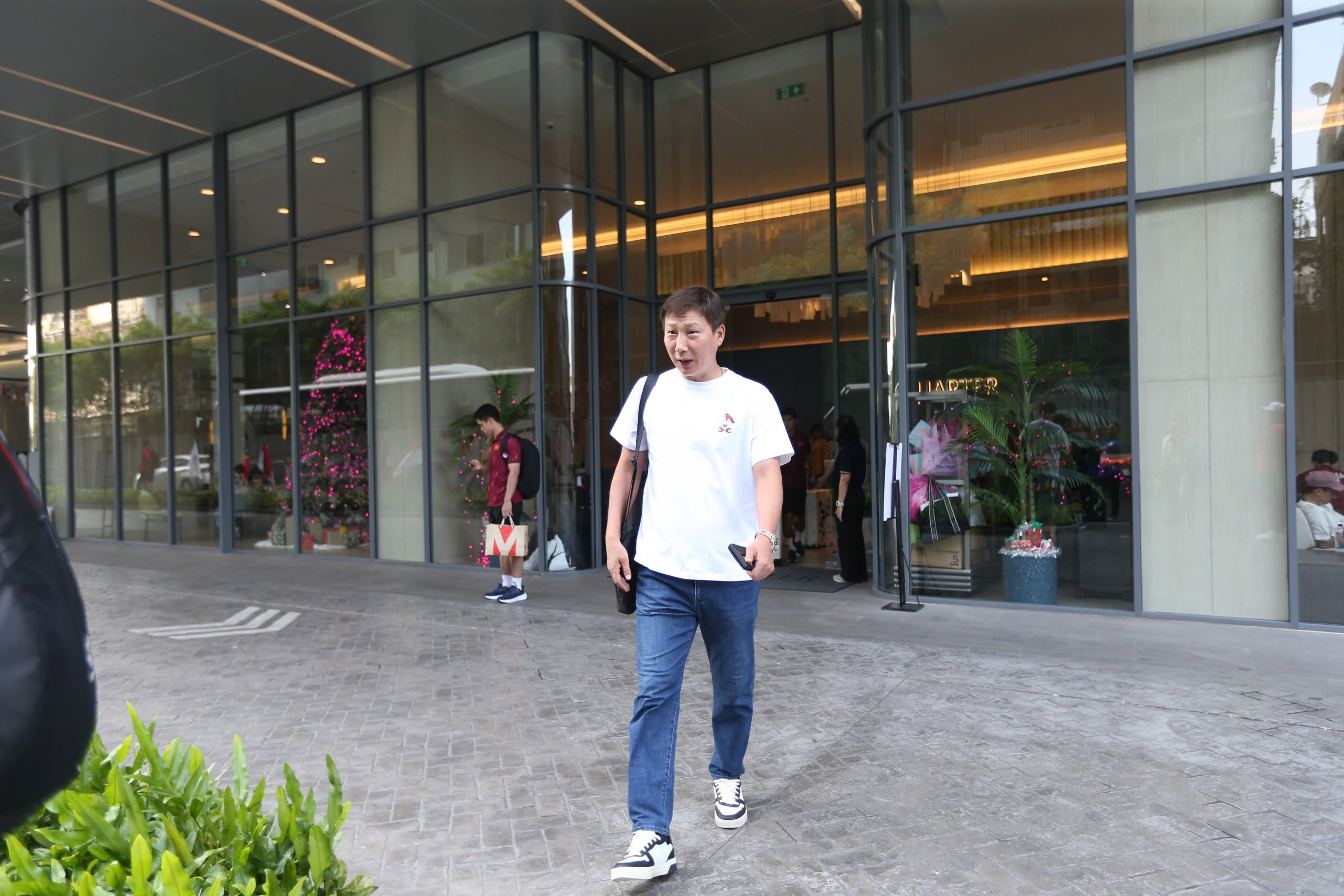 Trực tiếp: Đón những người hùng U.22 Việt Nam và futsal nữ trở về - Ảnh 1.