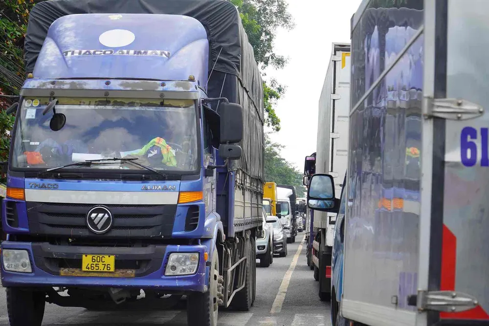 Cử tri phản ánh đường Bùi Văn Hòa kẹt xe, đường hẹp và không có hệ thống thoát nước bên đường. Ảnh: HAC quy hoạch treo 1.jpeg